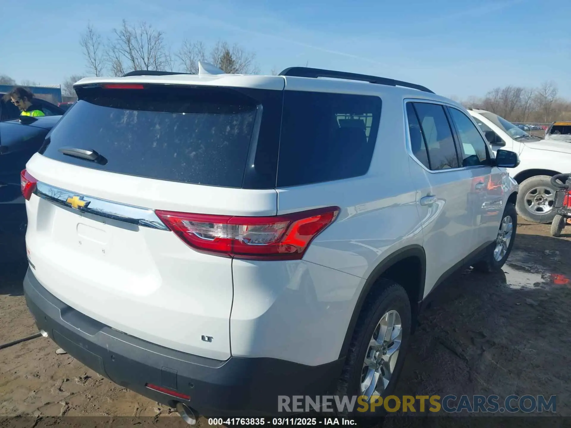 4 Photograph of a damaged car 1GNERGKW7KJ318482 CHEVROLET TRAVERSE 2019