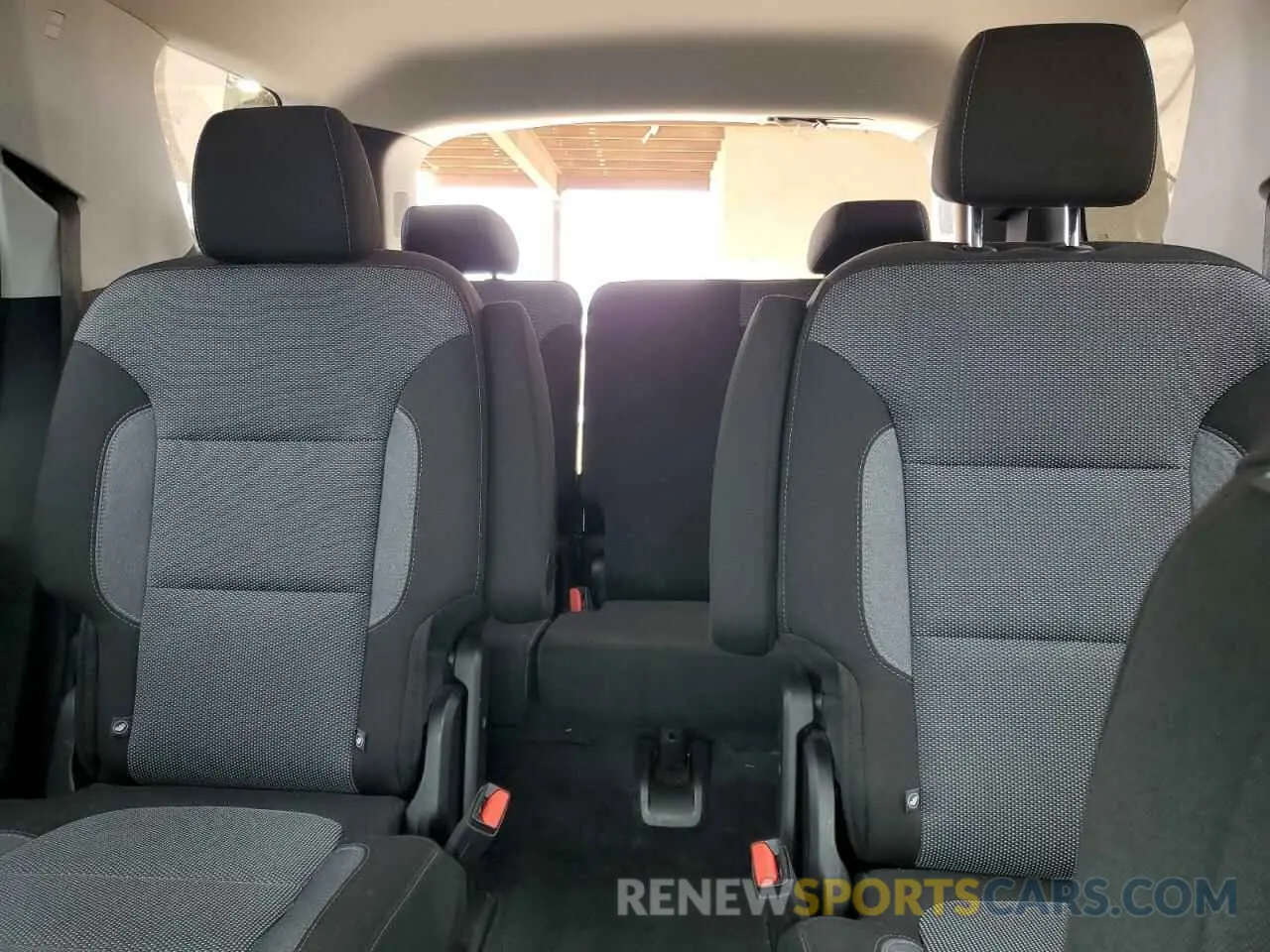 10 Photograph of a damaged car 1GNERGKW8KJ121580 CHEVROLET TRAVERSE 2019