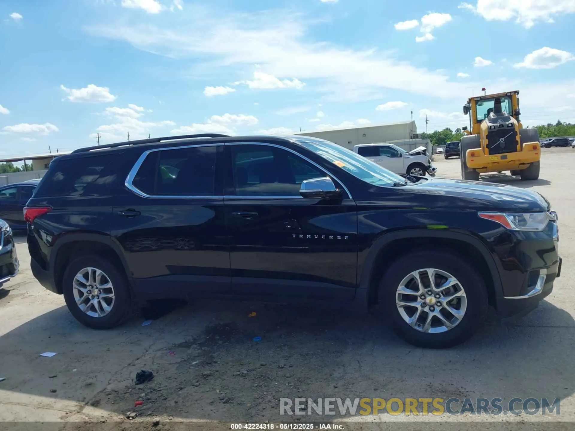 13 Photograph of a damaged car 1GNERGKW8KJ138606 CHEVROLET TRAVERSE 2019