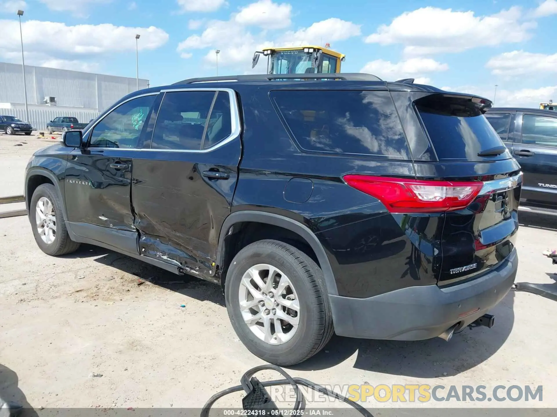 3 Photograph of a damaged car 1GNERGKW8KJ138606 CHEVROLET TRAVERSE 2019