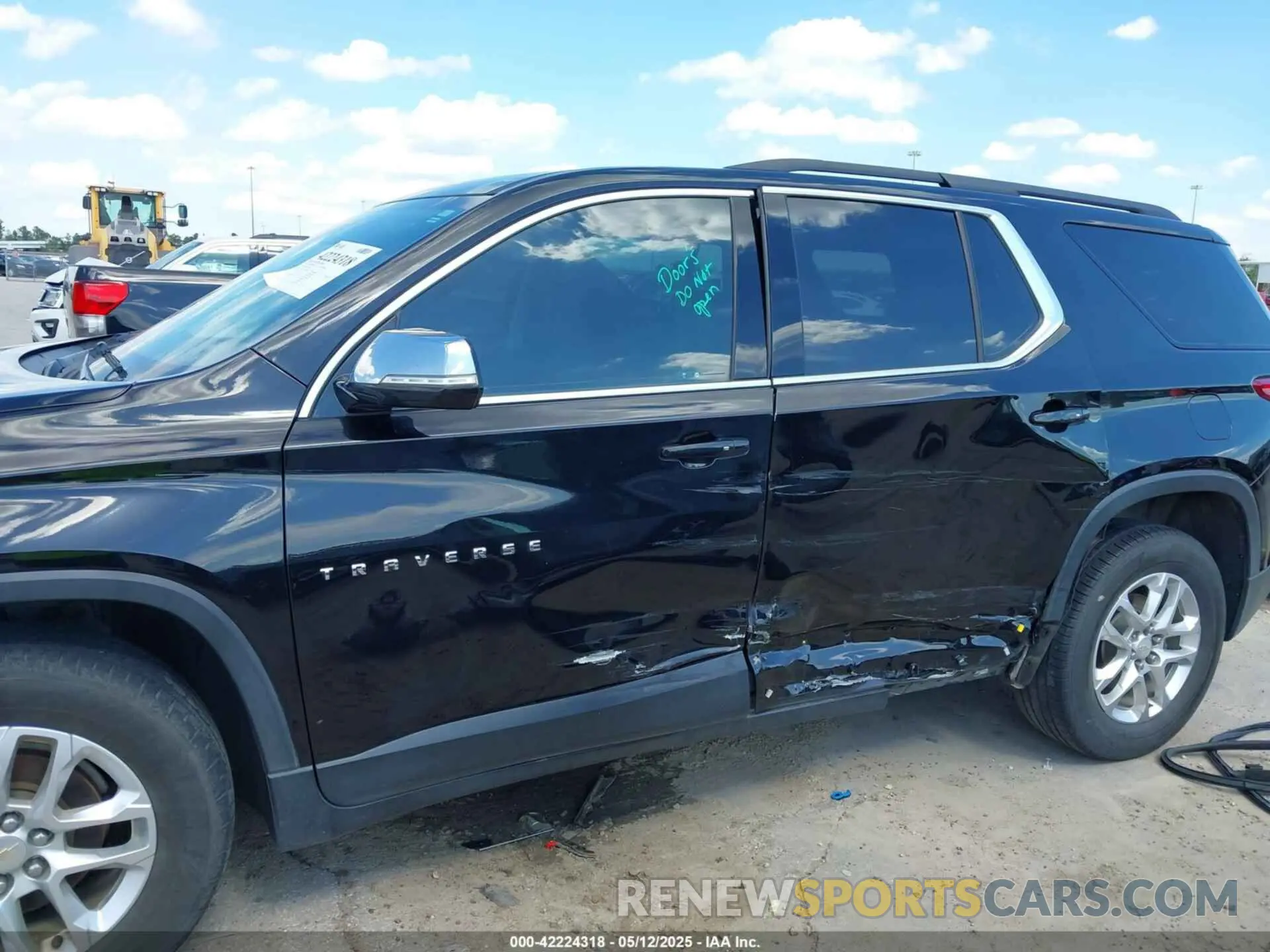 6 Photograph of a damaged car 1GNERGKW8KJ138606 CHEVROLET TRAVERSE 2019