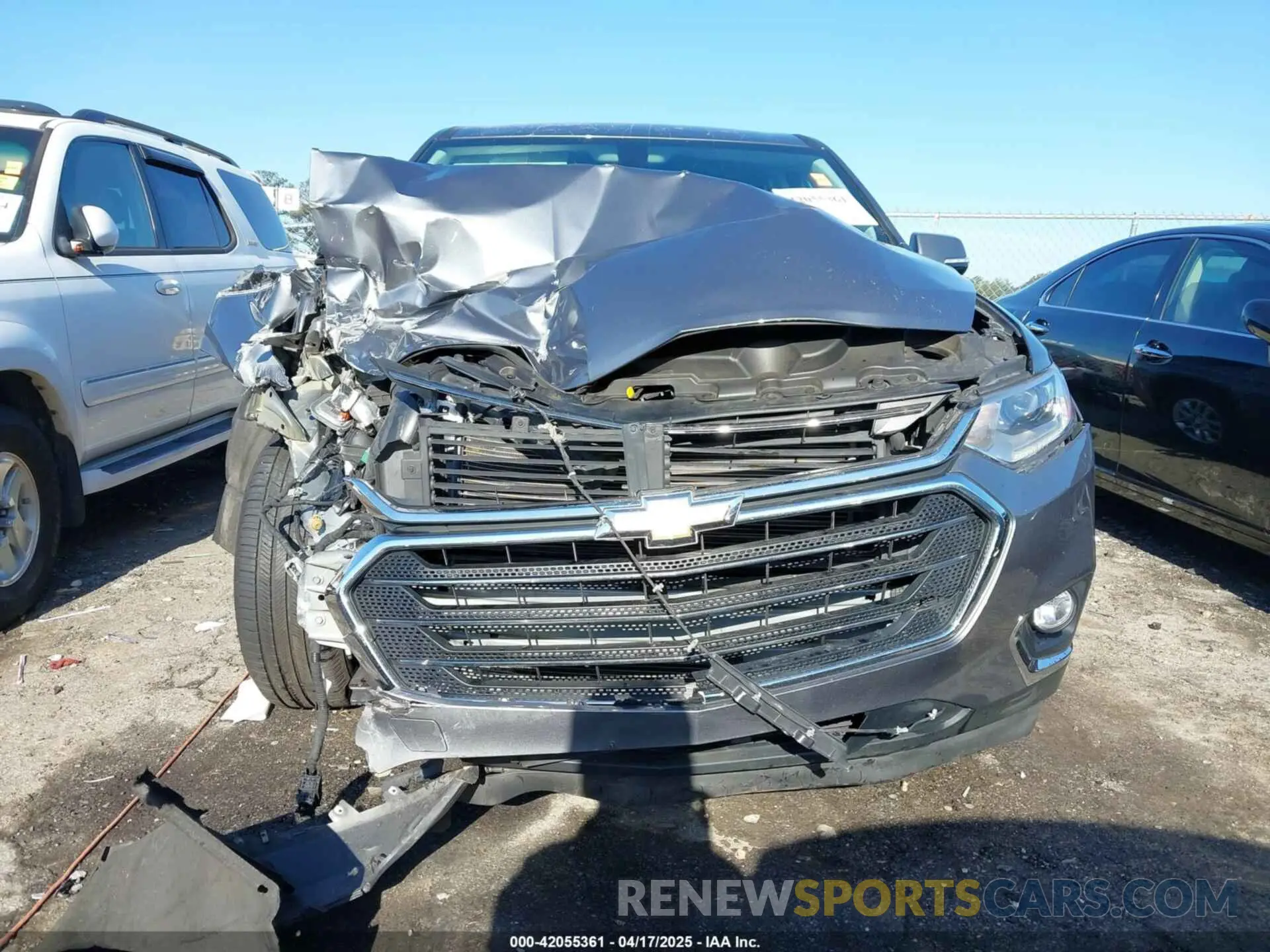 12 Photograph of a damaged car 1GNERGKW8KJ139433 CHEVROLET TRAVERSE 2019
