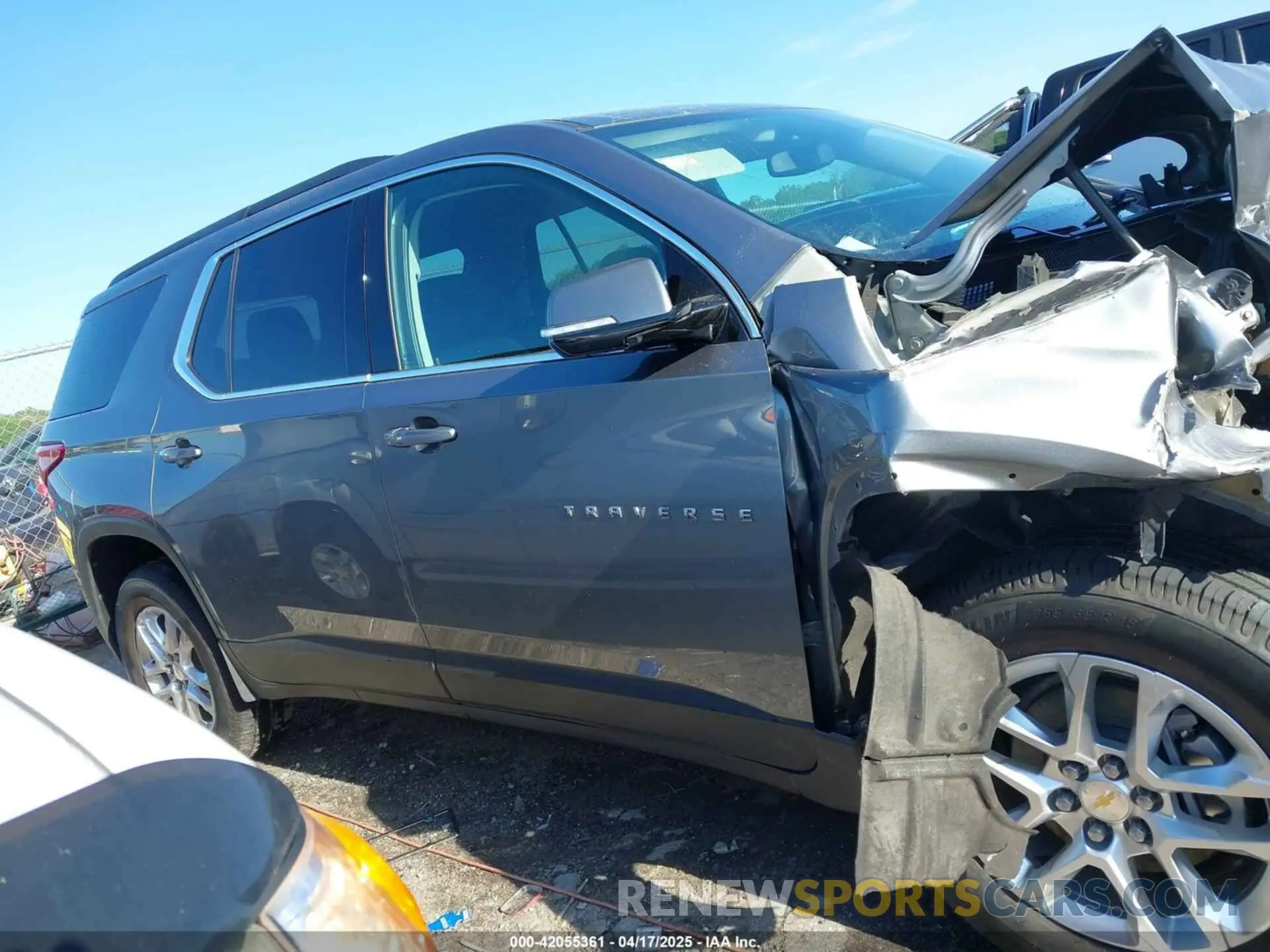 13 Photograph of a damaged car 1GNERGKW8KJ139433 CHEVROLET TRAVERSE 2019