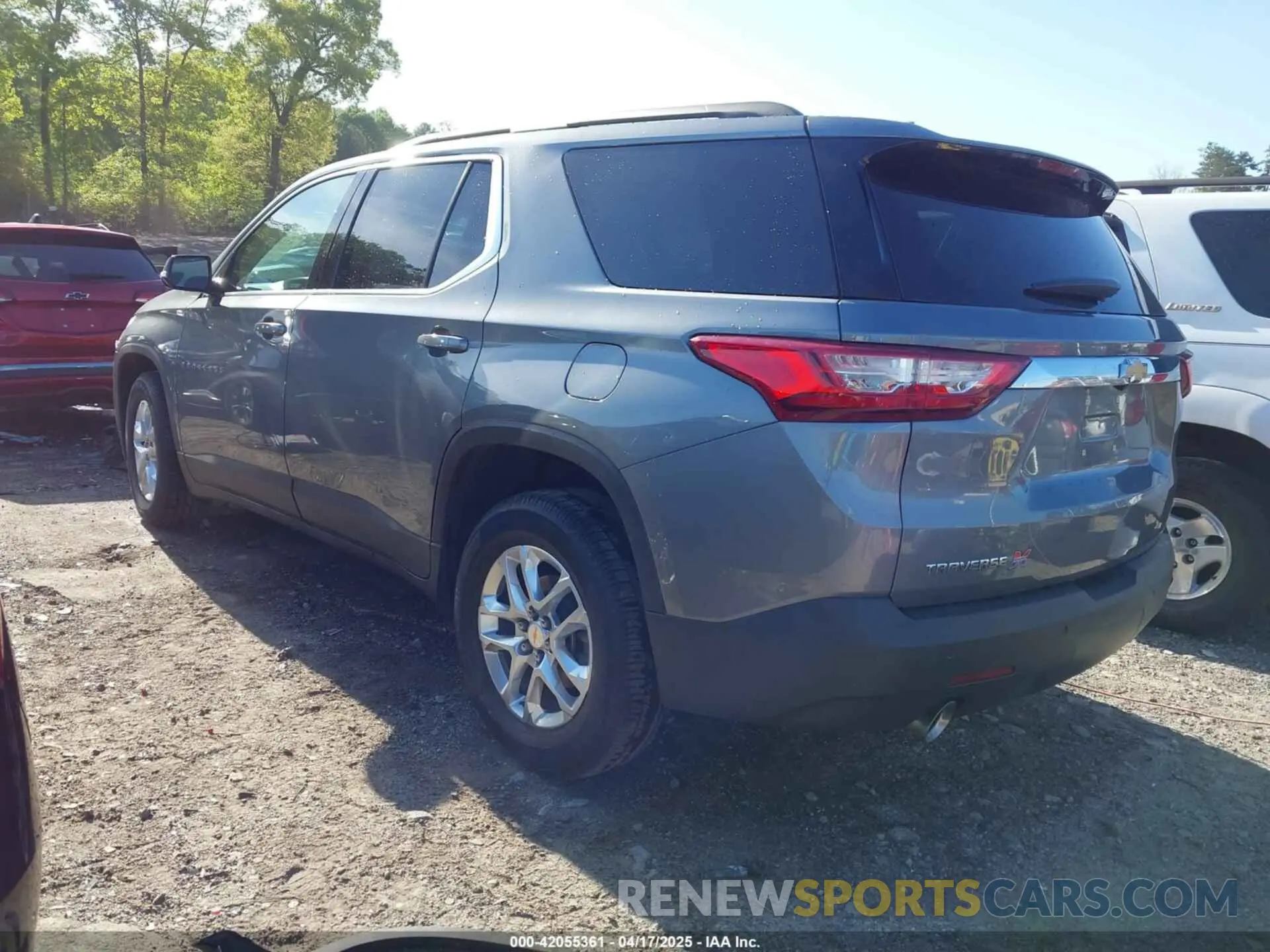 3 Photograph of a damaged car 1GNERGKW8KJ139433 CHEVROLET TRAVERSE 2019