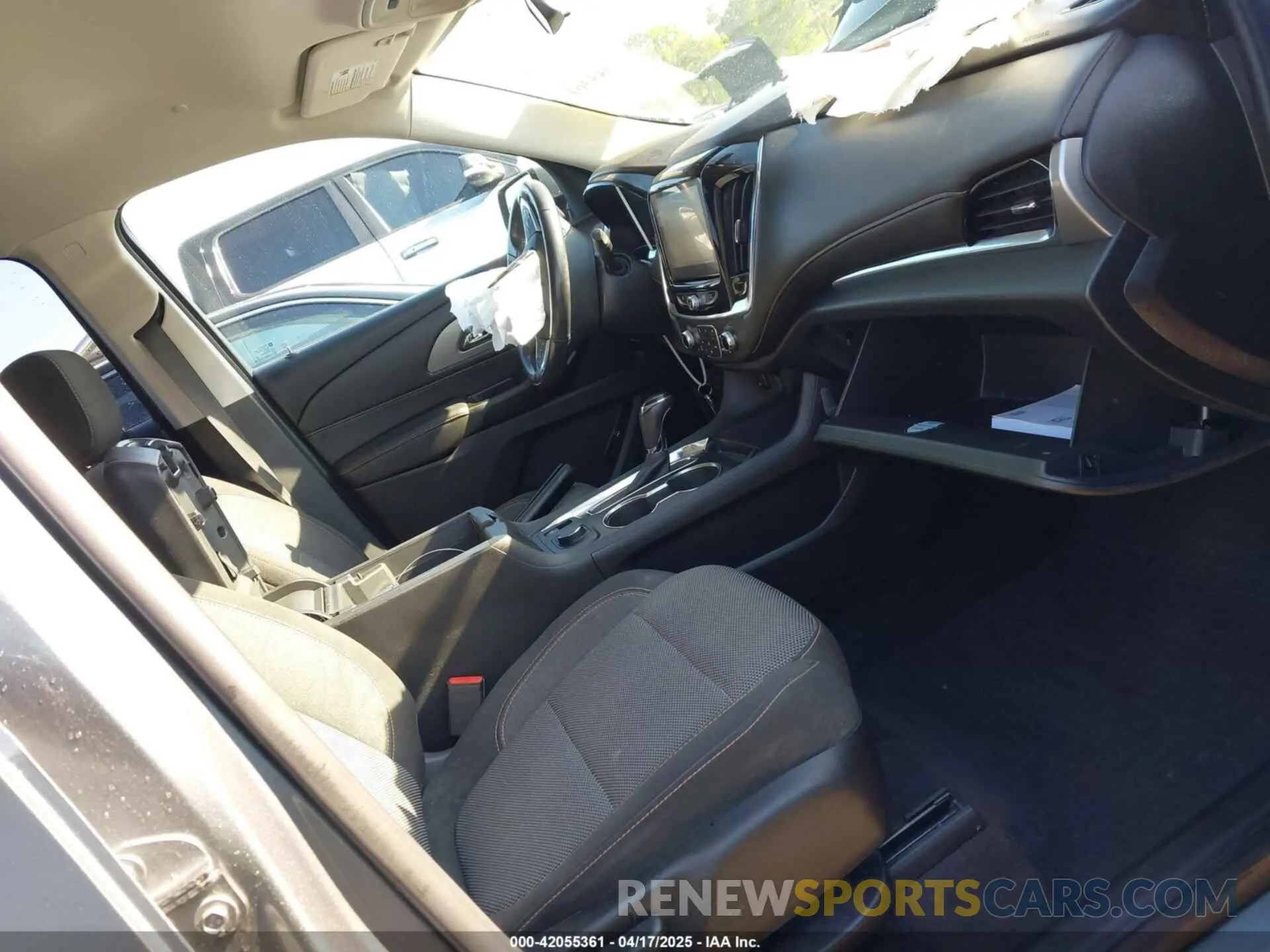 5 Photograph of a damaged car 1GNERGKW8KJ139433 CHEVROLET TRAVERSE 2019