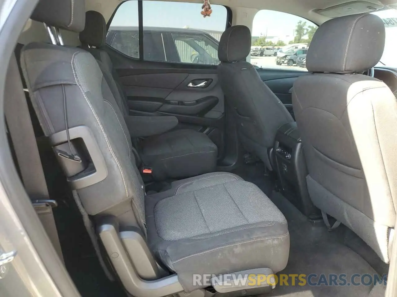 11 Photograph of a damaged car 1GNERGKW8KJ142848 CHEVROLET TRAVERSE 2019