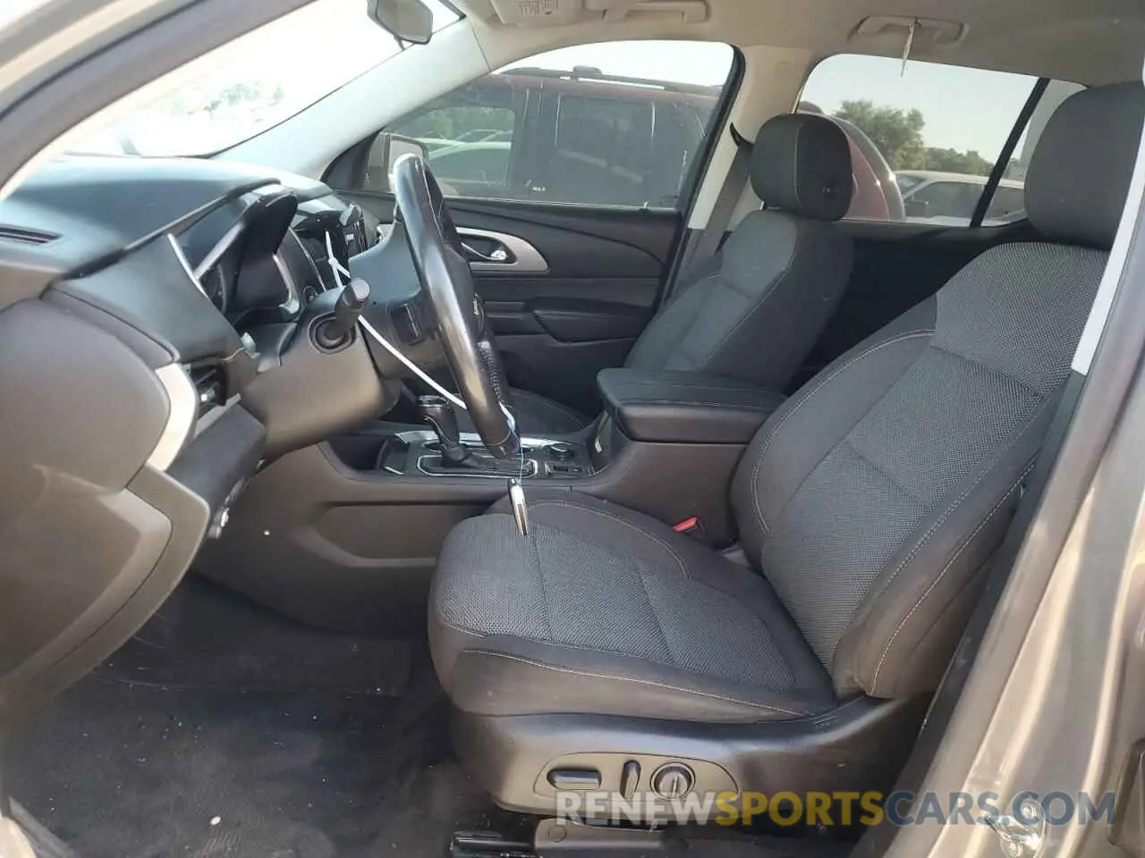 7 Photograph of a damaged car 1GNERGKW8KJ142848 CHEVROLET TRAVERSE 2019