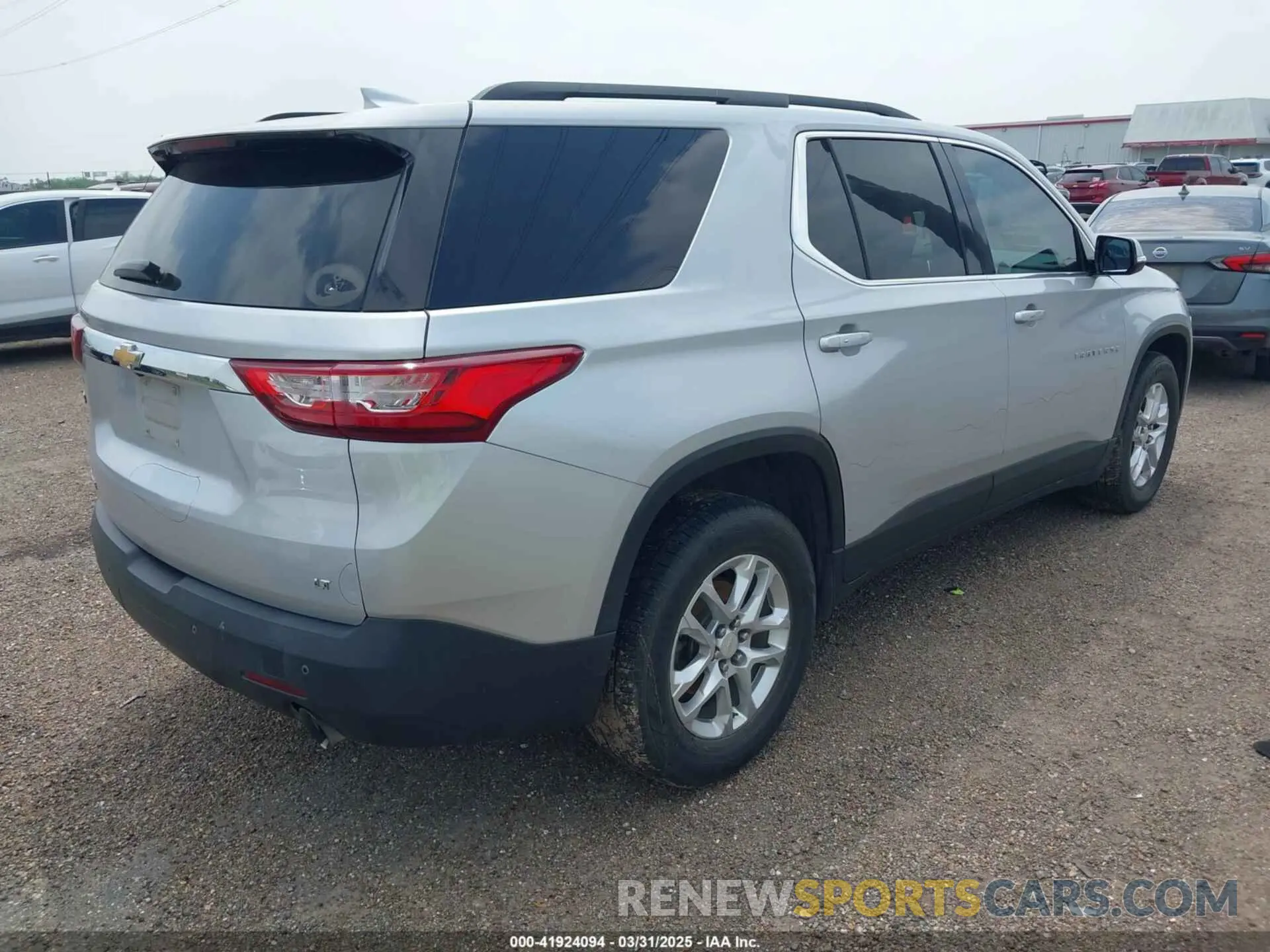 4 Photograph of a damaged car 1GNERGKW8KJ155843 CHEVROLET TRAVERSE 2019