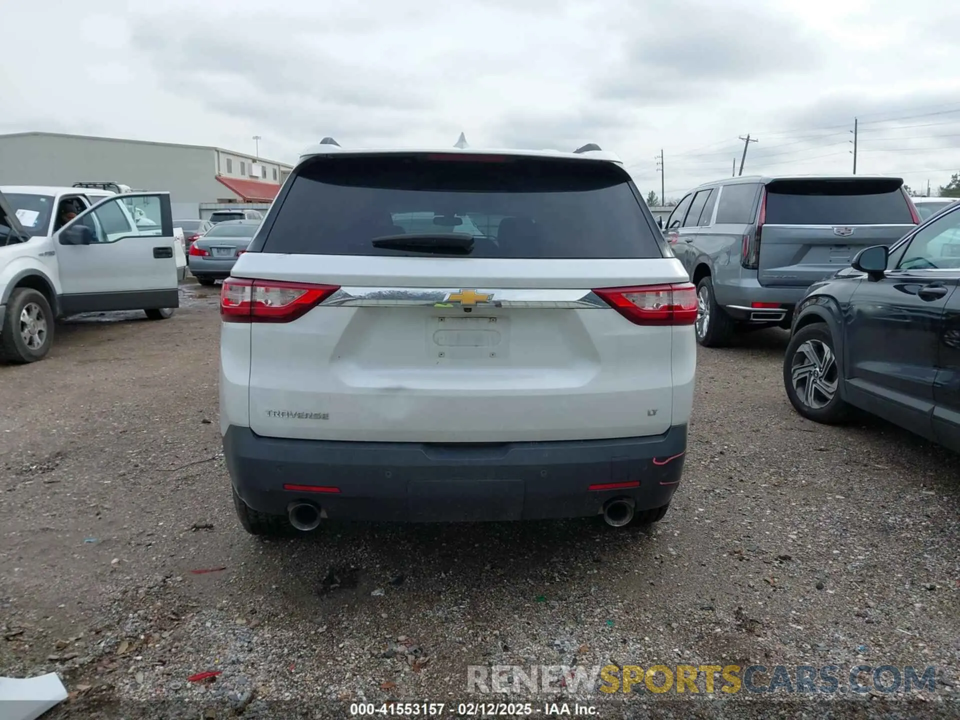 17 Photograph of a damaged car 1GNERGKW8KJ171606 CHEVROLET TRAVERSE 2019