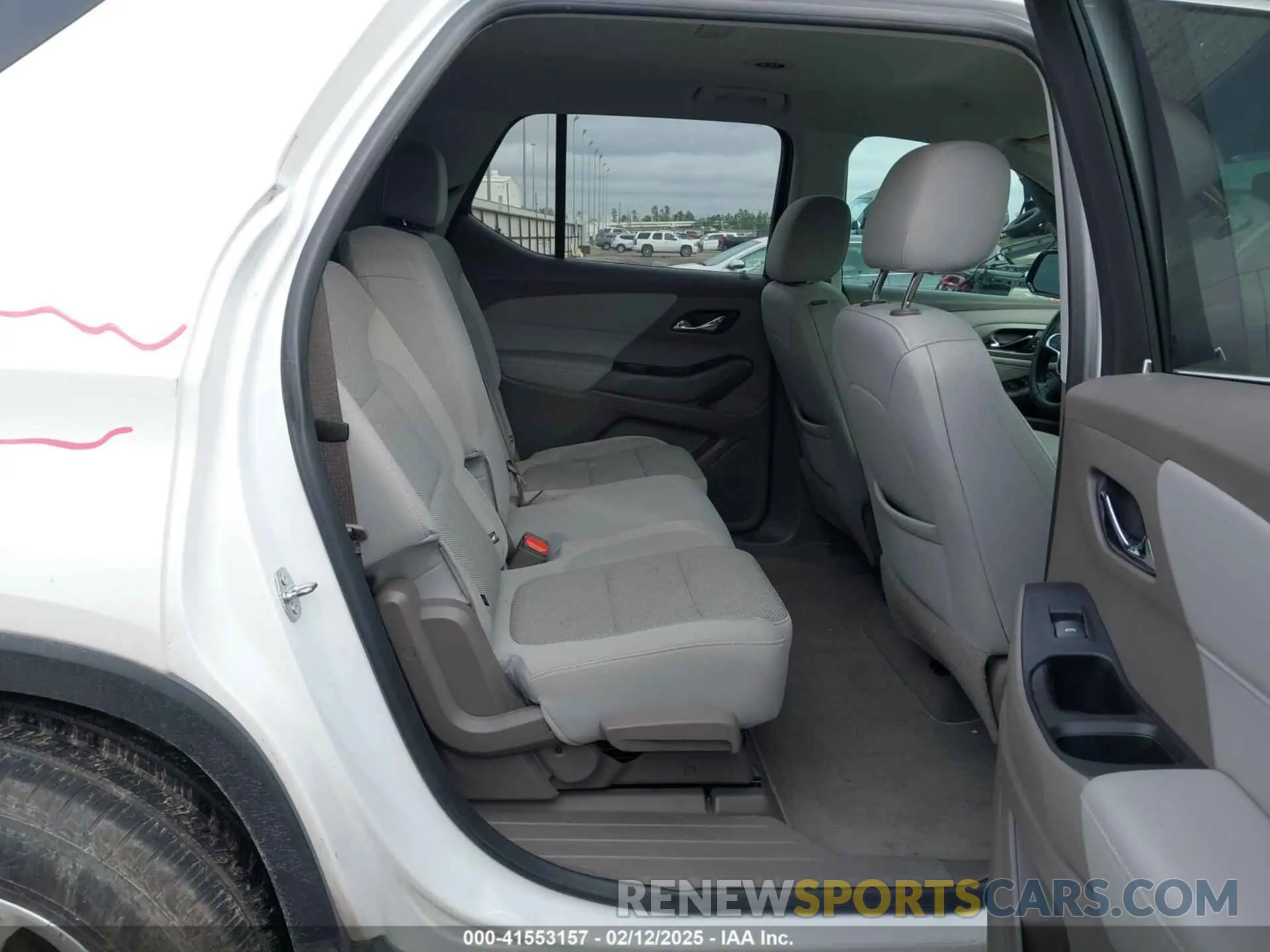 8 Photograph of a damaged car 1GNERGKW8KJ171606 CHEVROLET TRAVERSE 2019