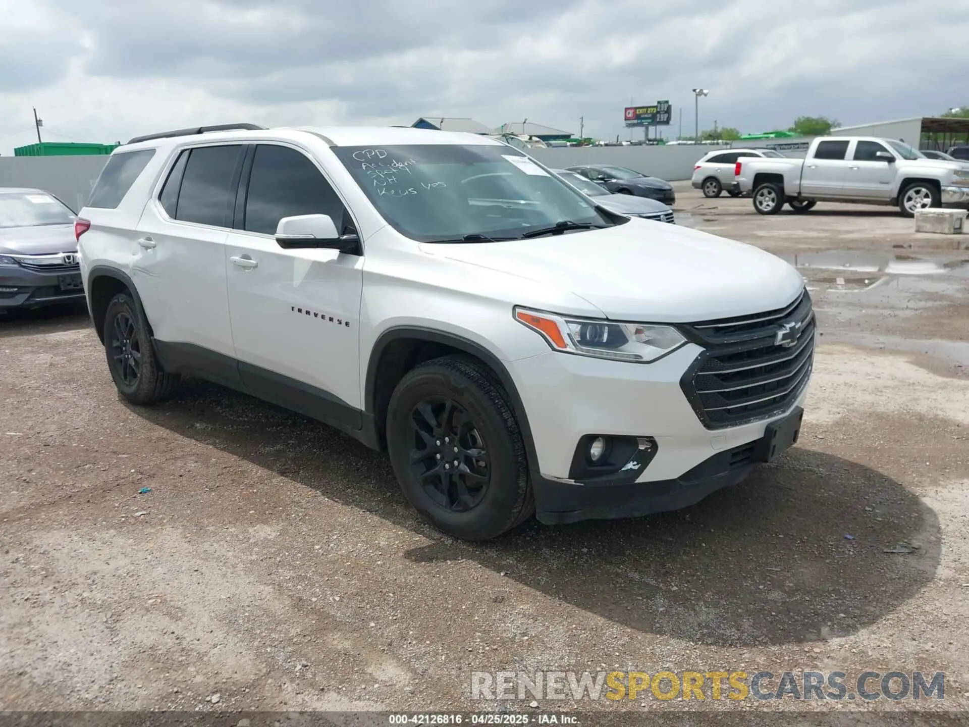 1 Photograph of a damaged car 1GNERGKW8KJ175042 CHEVROLET TRAVERSE 2019