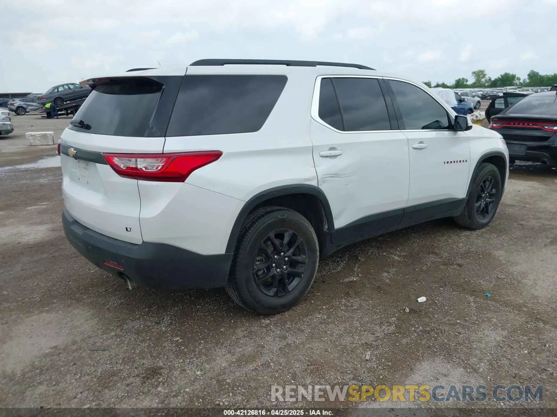 4 Photograph of a damaged car 1GNERGKW8KJ175042 CHEVROLET TRAVERSE 2019