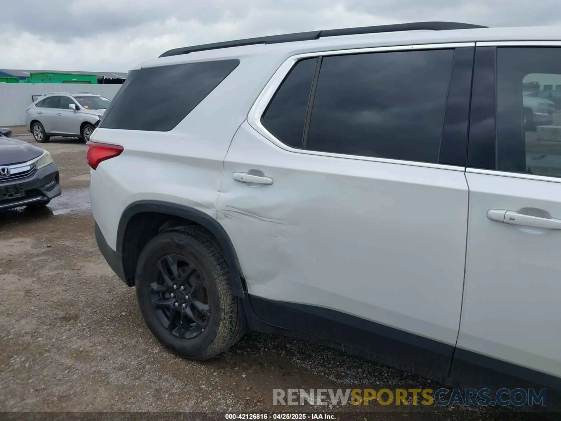 6 Photograph of a damaged car 1GNERGKW8KJ175042 CHEVROLET TRAVERSE 2019