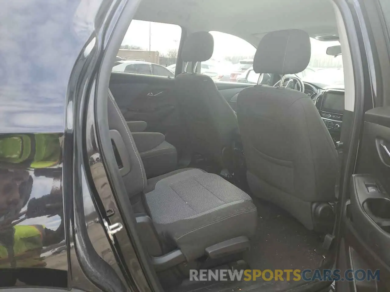 10 Photograph of a damaged car 1GNERGKW8KJ234705 CHEVROLET TRAVERSE 2019