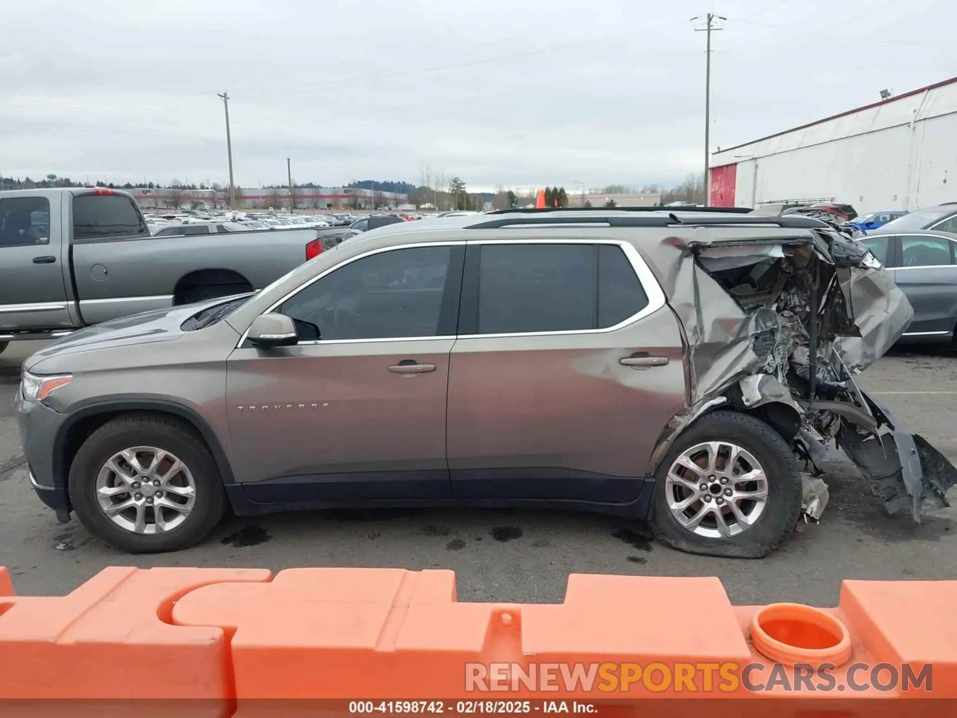 14 Photograph of a damaged car 1GNERGKW8KJ249981 CHEVROLET TRAVERSE 2019