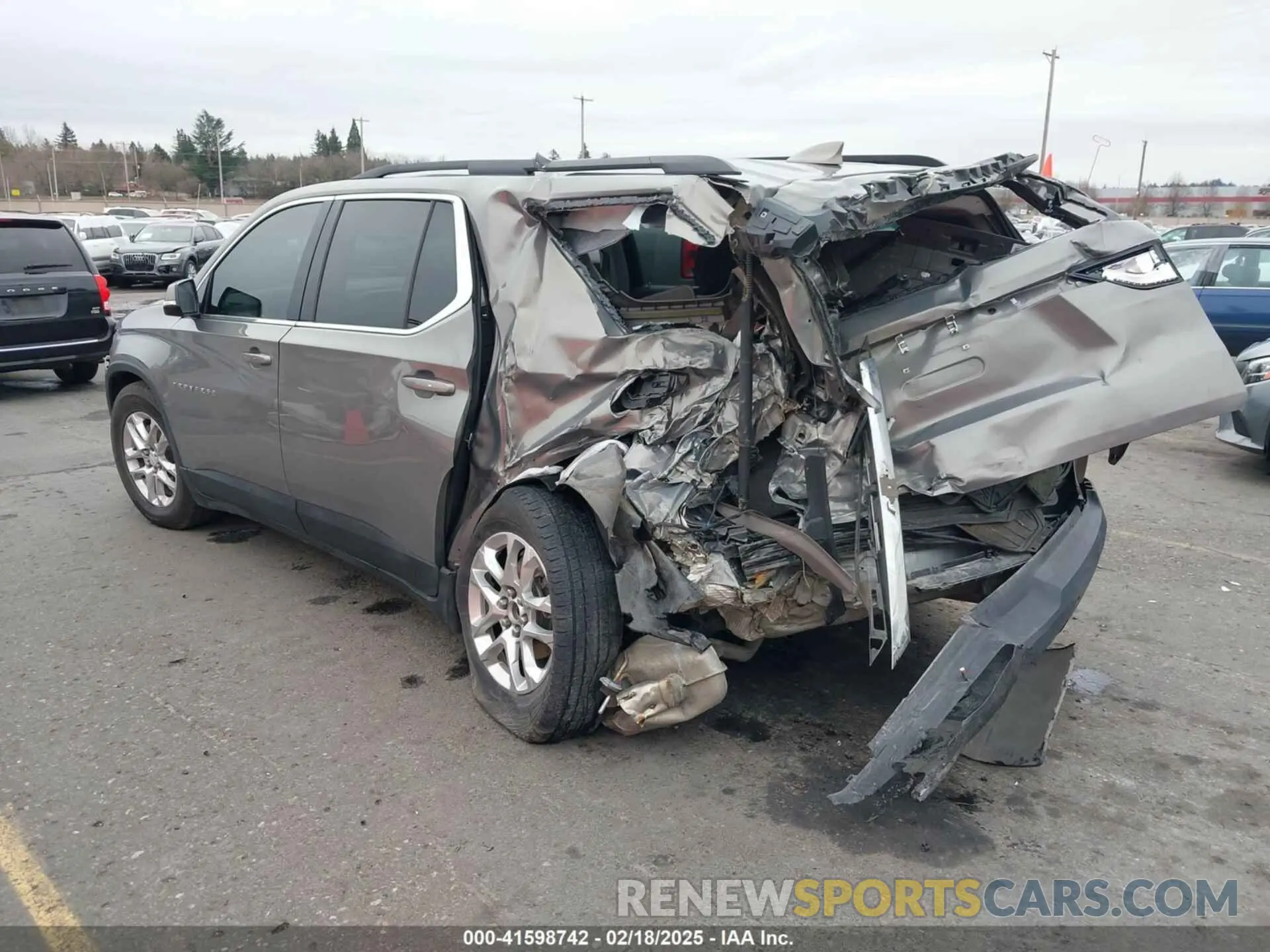 3 Photograph of a damaged car 1GNERGKW8KJ249981 CHEVROLET TRAVERSE 2019