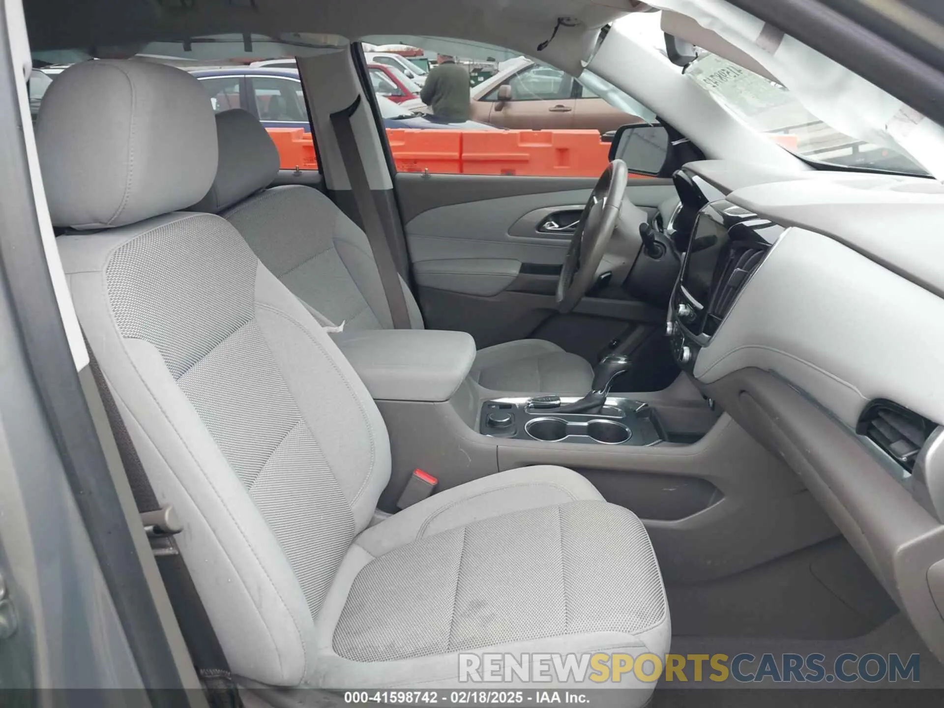 5 Photograph of a damaged car 1GNERGKW8KJ249981 CHEVROLET TRAVERSE 2019