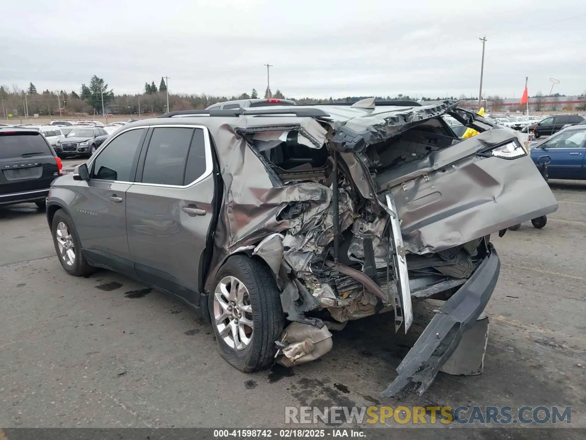 6 Photograph of a damaged car 1GNERGKW8KJ249981 CHEVROLET TRAVERSE 2019