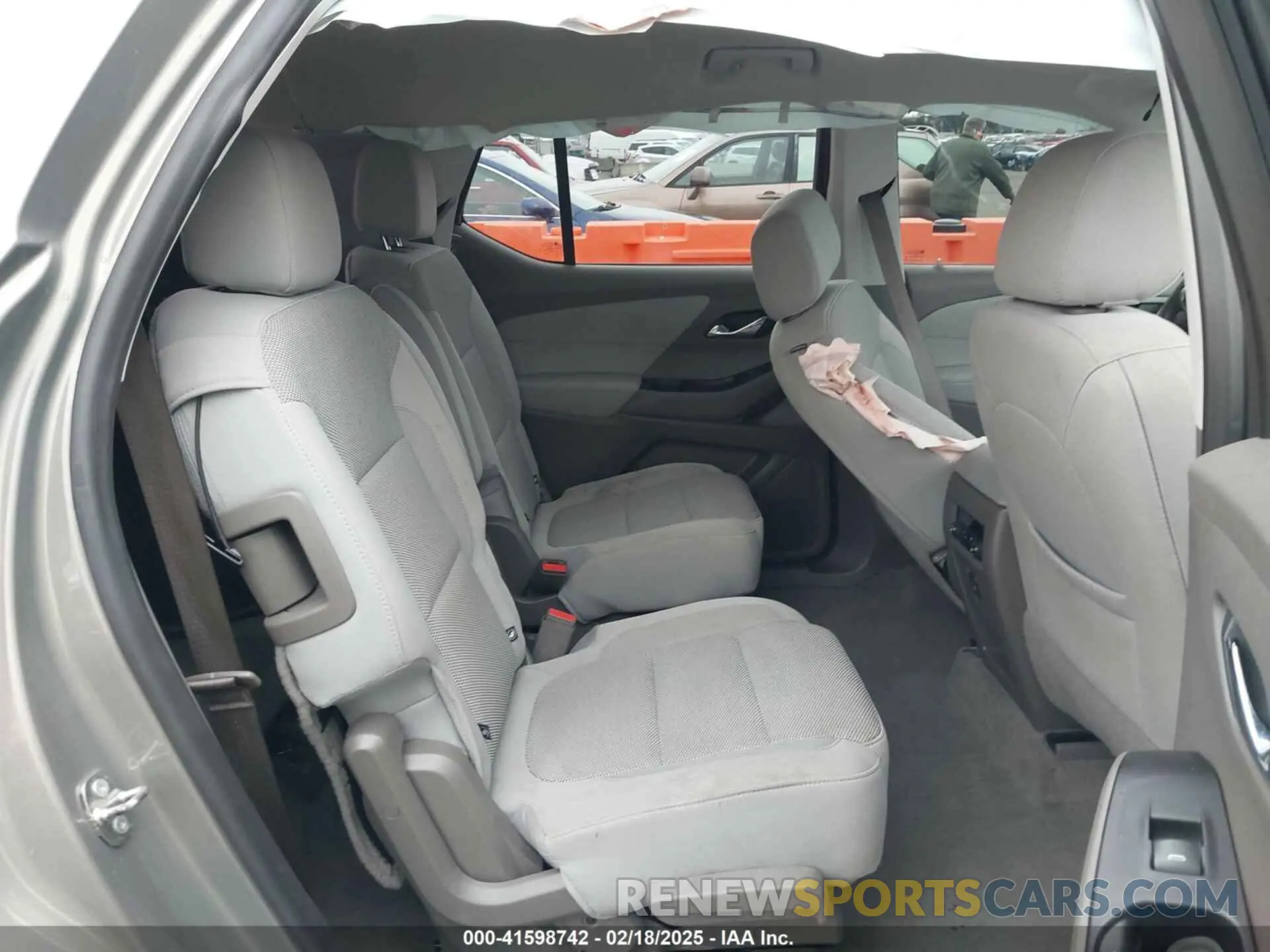 8 Photograph of a damaged car 1GNERGKW8KJ249981 CHEVROLET TRAVERSE 2019