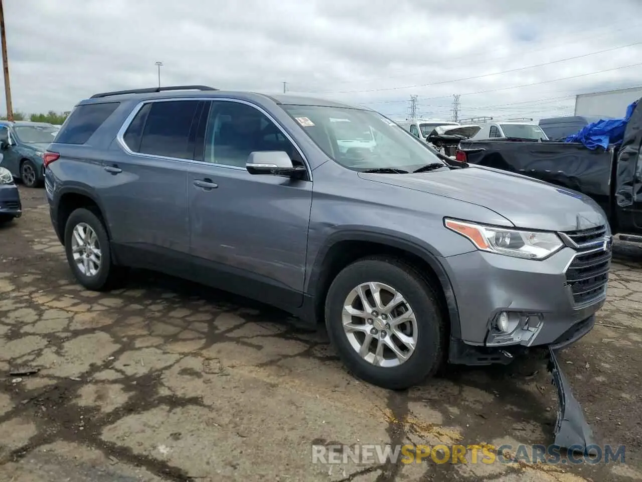 4 Photograph of a damaged car 1GNERGKW8KJ258275 CHEVROLET TRAVERSE 2019