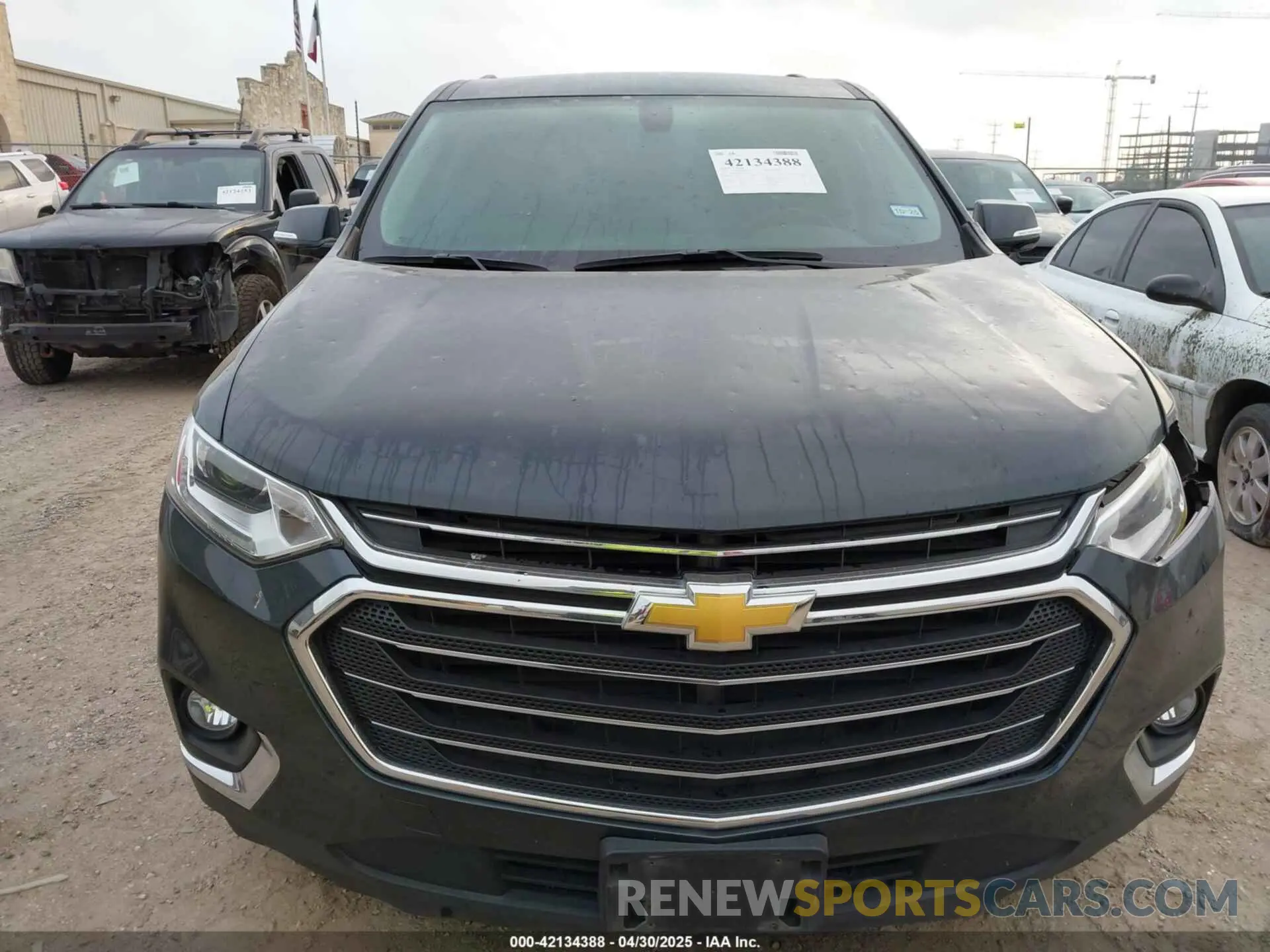 12 Photograph of a damaged car 1GNERGKW8KJ277957 CHEVROLET TRAVERSE 2019