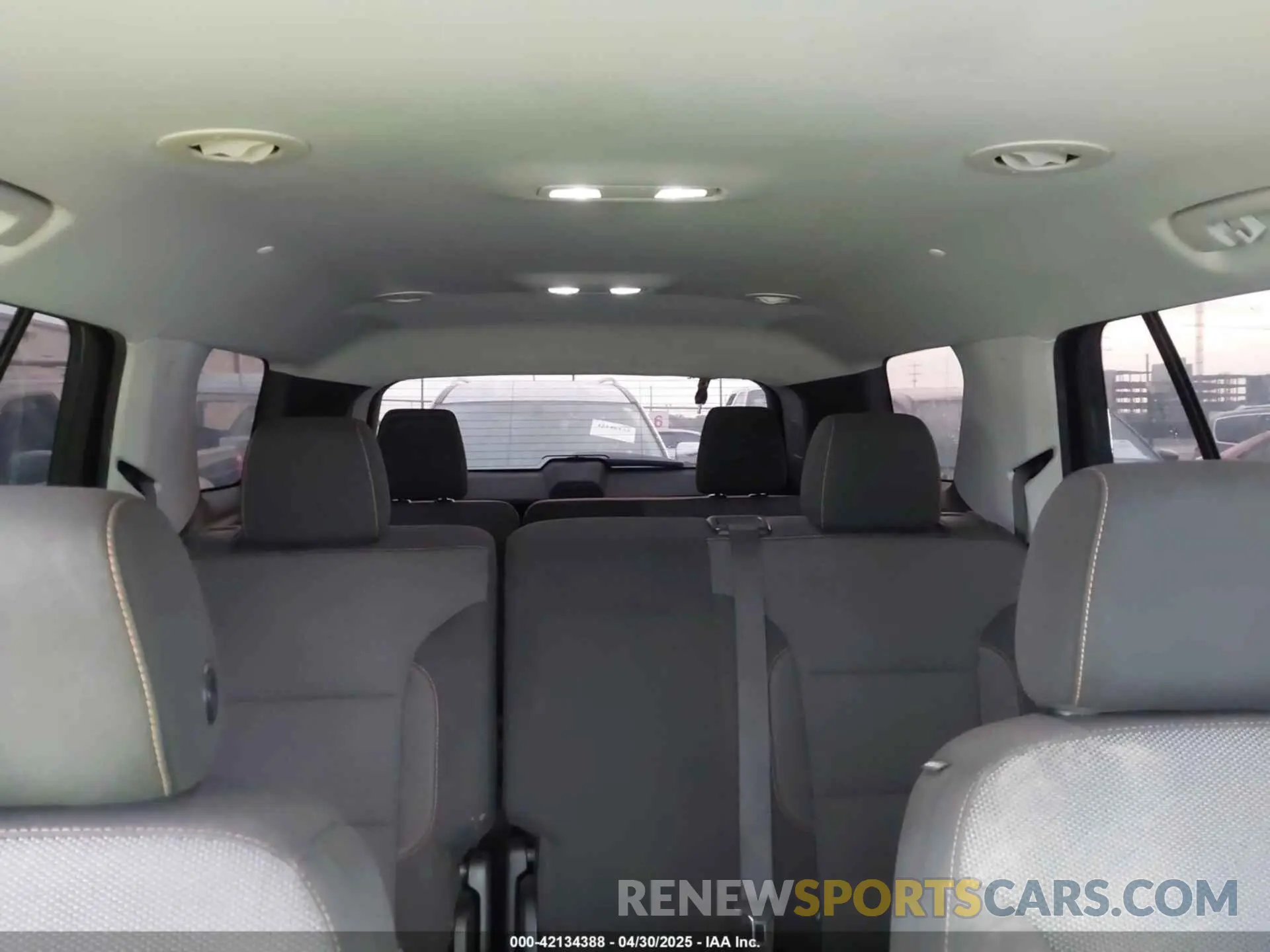 8 Photograph of a damaged car 1GNERGKW8KJ277957 CHEVROLET TRAVERSE 2019