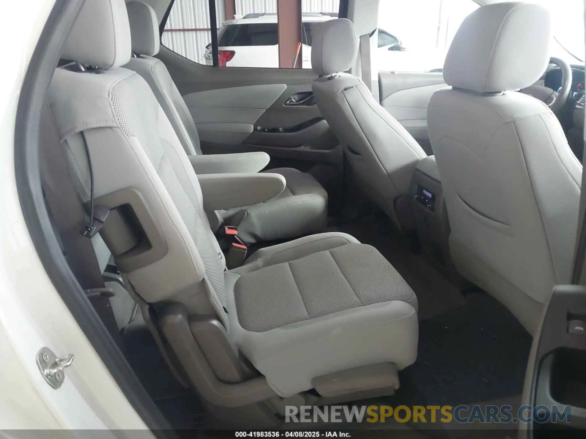8 Photograph of a damaged car 1GNERGKW8KJ290689 CHEVROLET TRAVERSE 2019