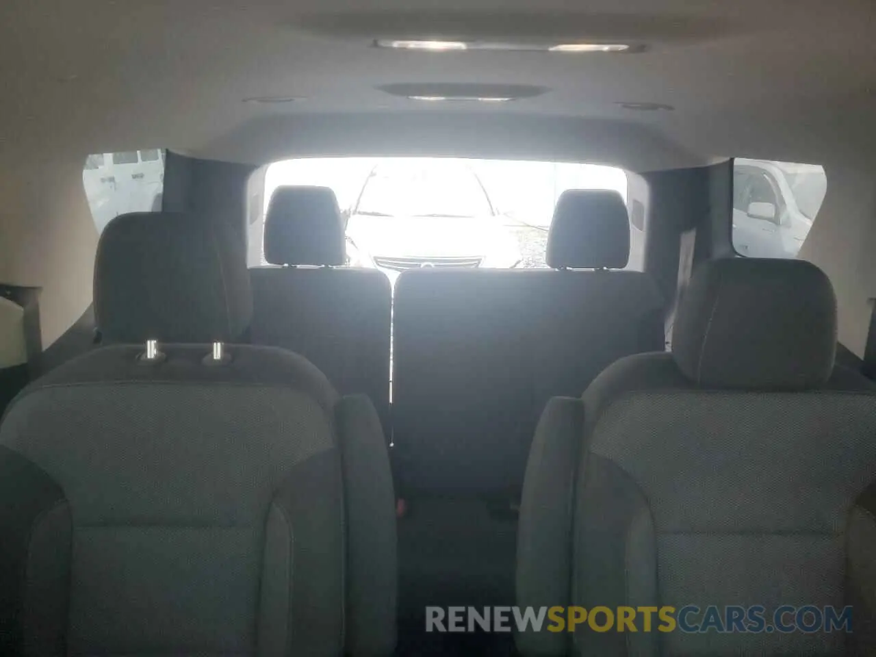 10 Photograph of a damaged car 1GNERGKW8KJ305014 CHEVROLET TRAVERSE 2019