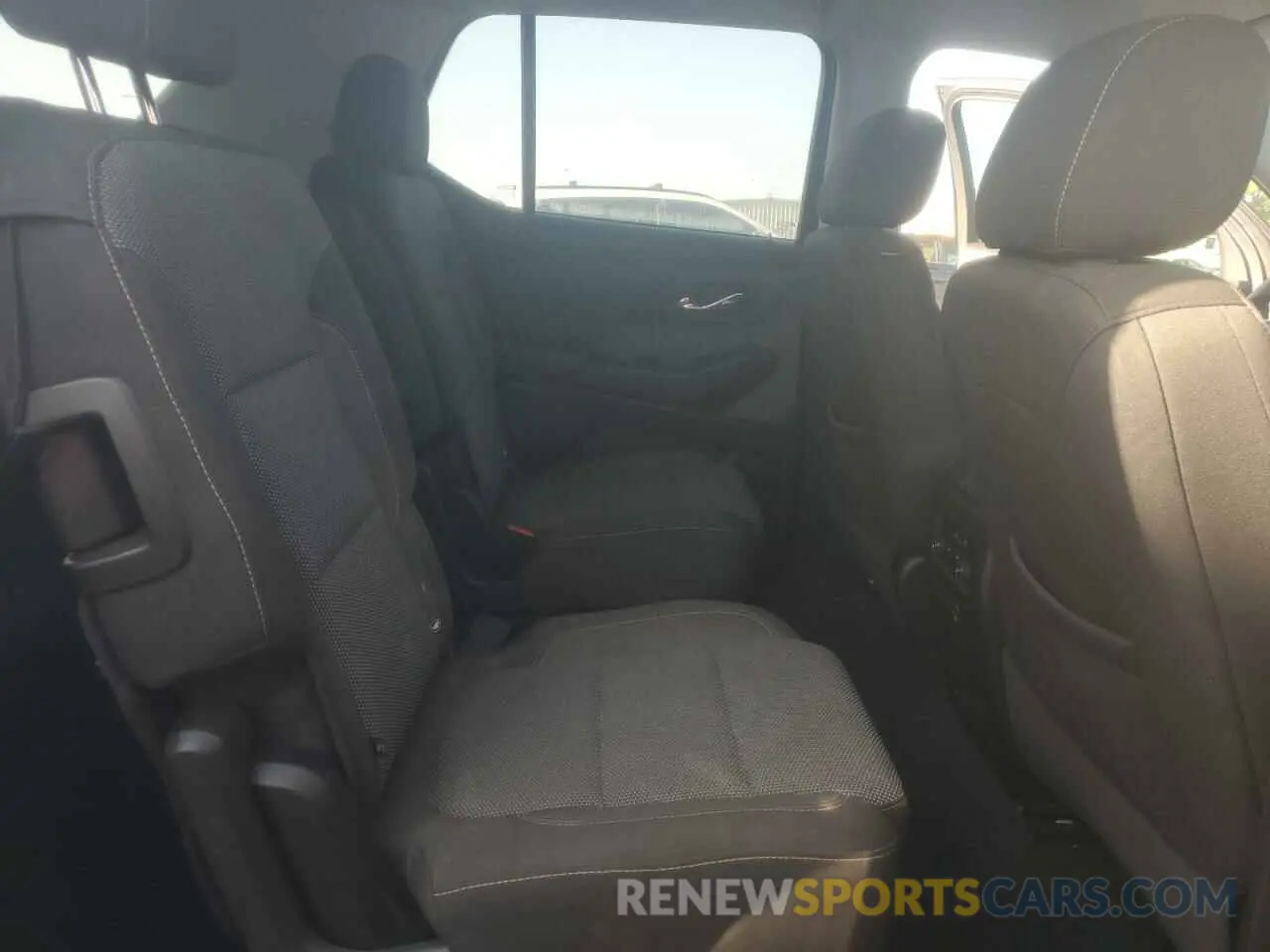 11 Photograph of a damaged car 1GNERGKW8KJ305014 CHEVROLET TRAVERSE 2019