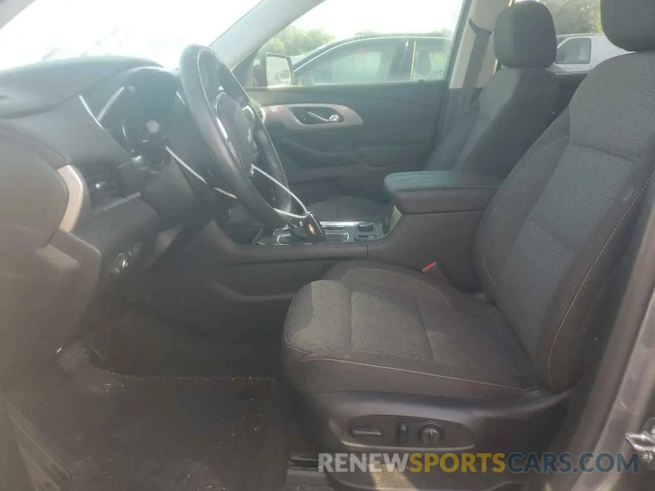 7 Photograph of a damaged car 1GNERGKW8KJ305014 CHEVROLET TRAVERSE 2019