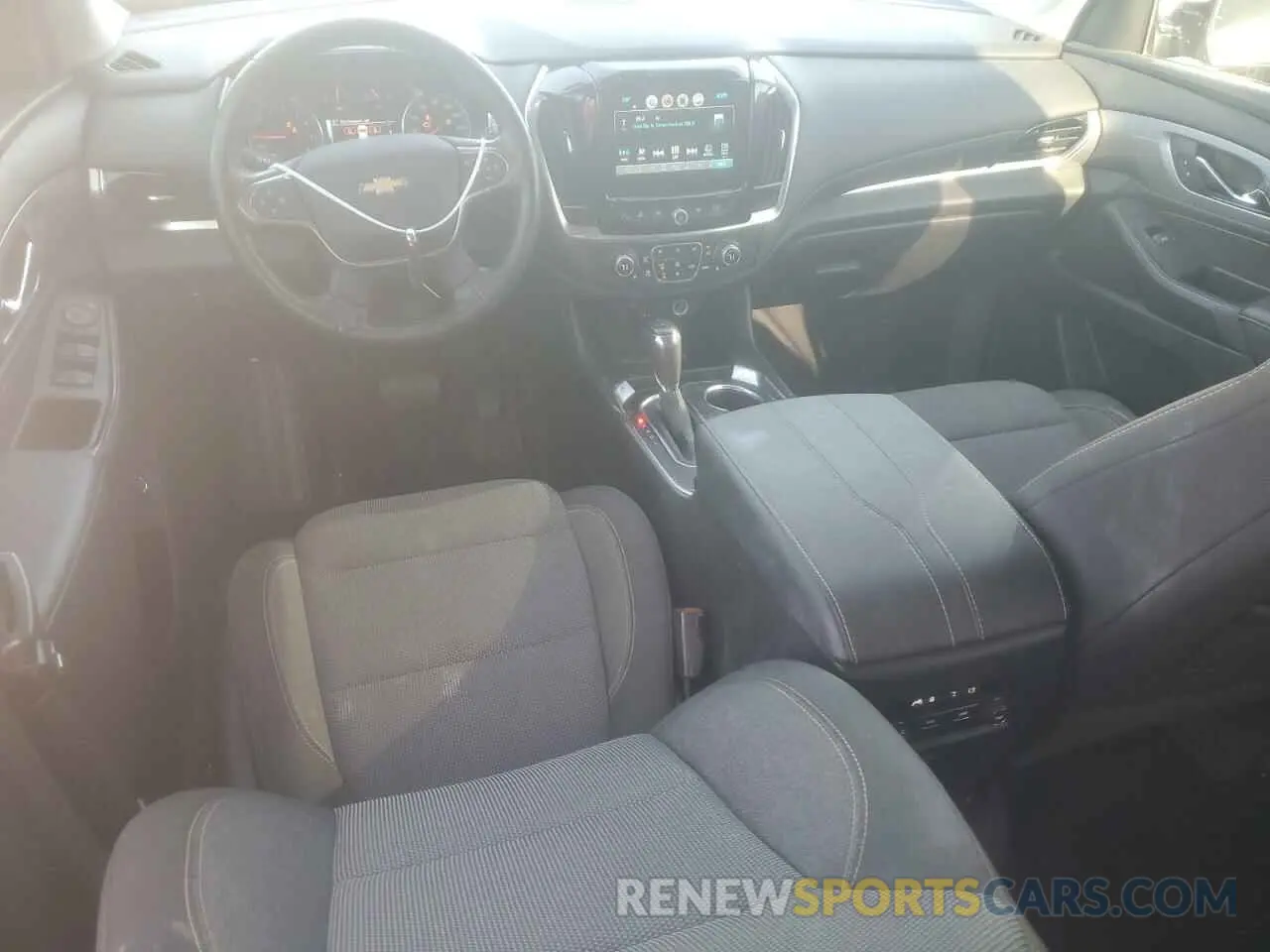 8 Photograph of a damaged car 1GNERGKW8KJ305014 CHEVROLET TRAVERSE 2019