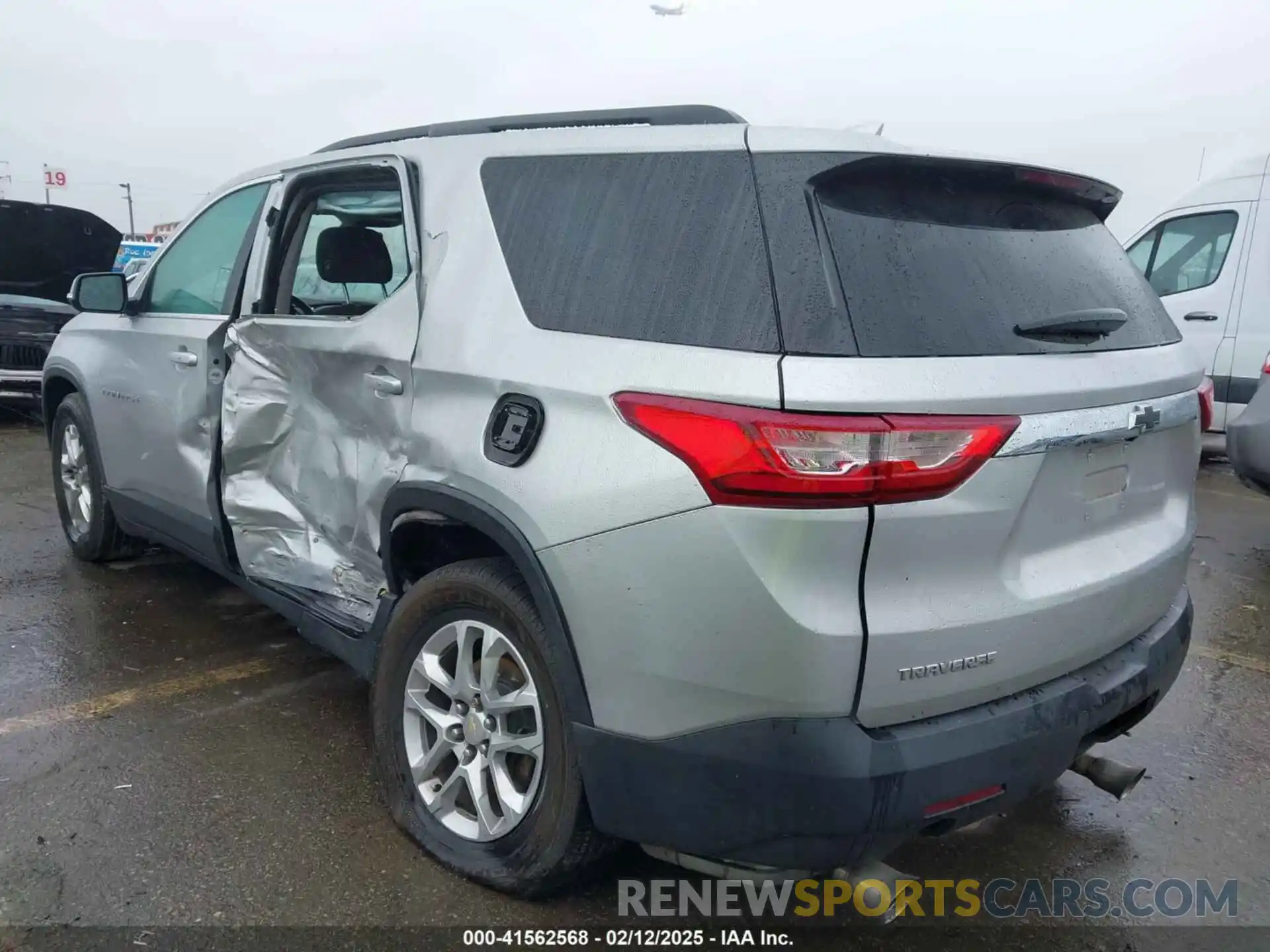 3 Photograph of a damaged car 1GNERGKW9KJ120342 CHEVROLET TRAVERSE 2019