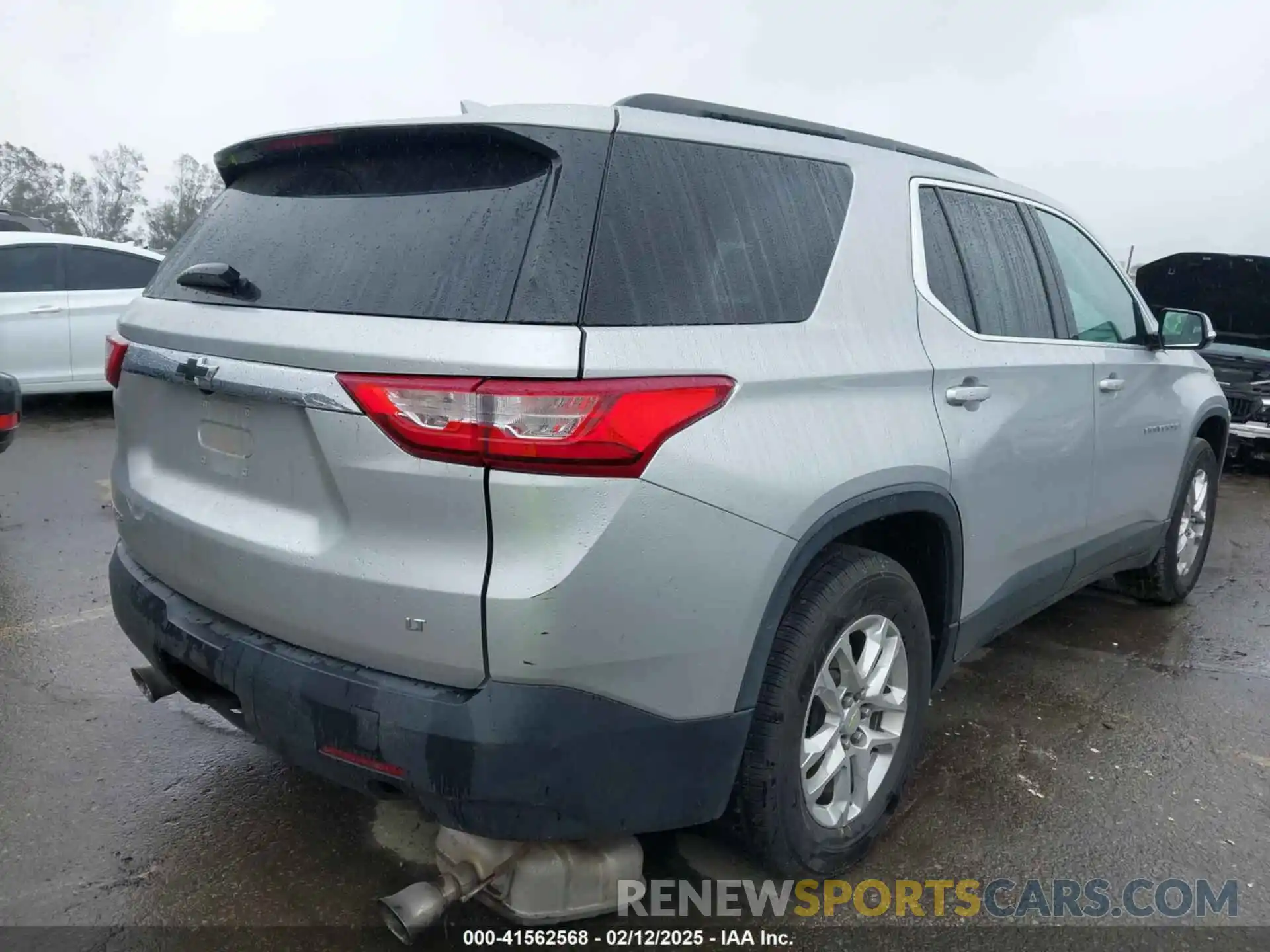 4 Photograph of a damaged car 1GNERGKW9KJ120342 CHEVROLET TRAVERSE 2019