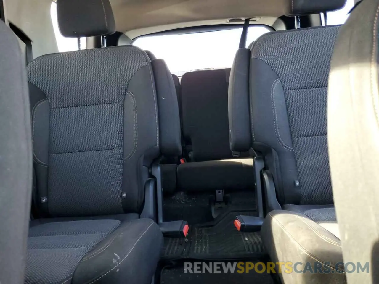 10 Photograph of a damaged car 1GNERGKW9KJ143328 CHEVROLET TRAVERSE 2019