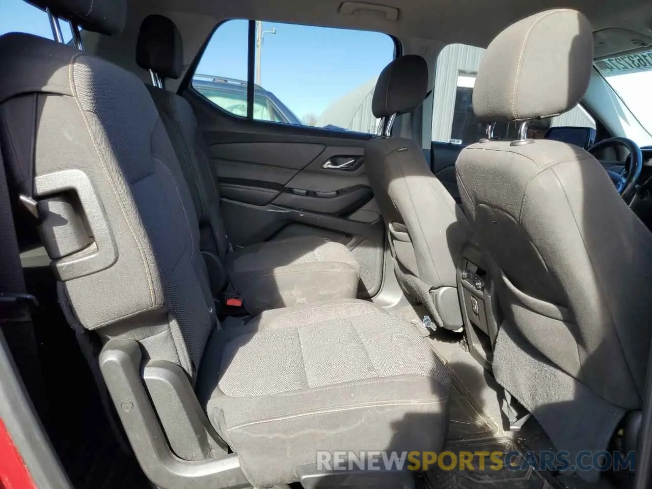 11 Photograph of a damaged car 1GNERGKW9KJ143328 CHEVROLET TRAVERSE 2019