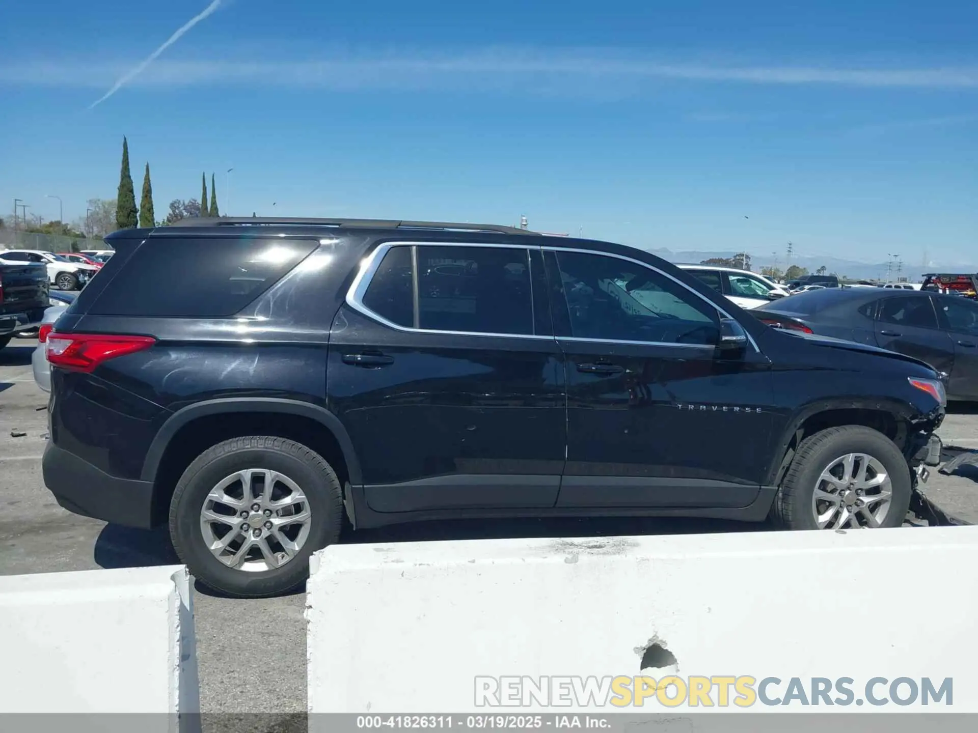 13 Photograph of a damaged car 1GNERGKW9KJ210803 CHEVROLET TRAVERSE 2019