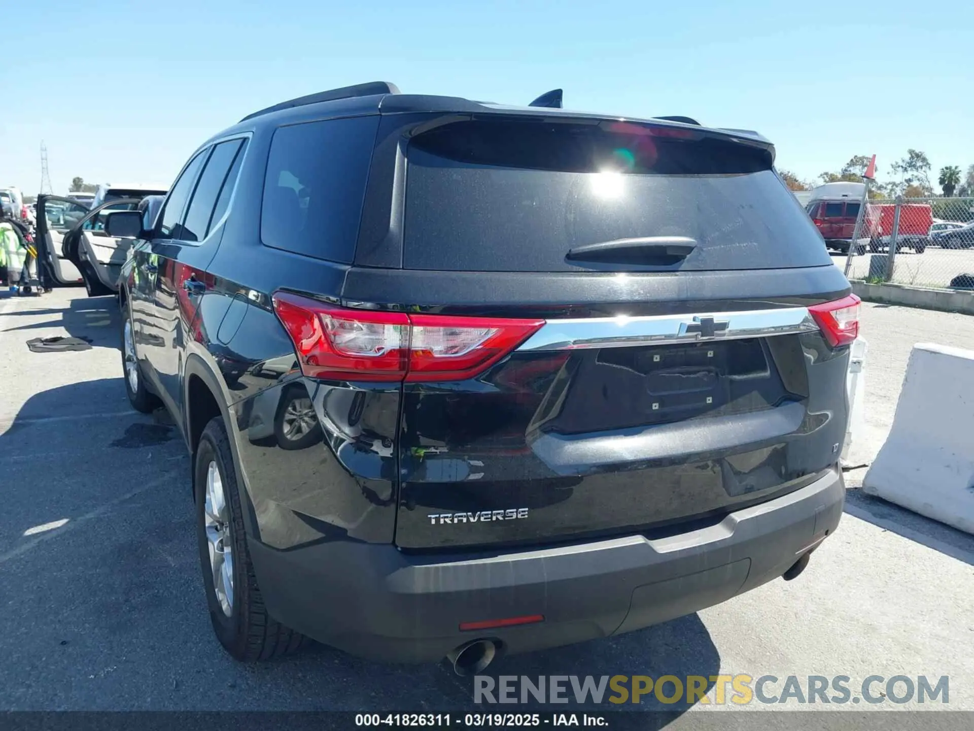 3 Photograph of a damaged car 1GNERGKW9KJ210803 CHEVROLET TRAVERSE 2019