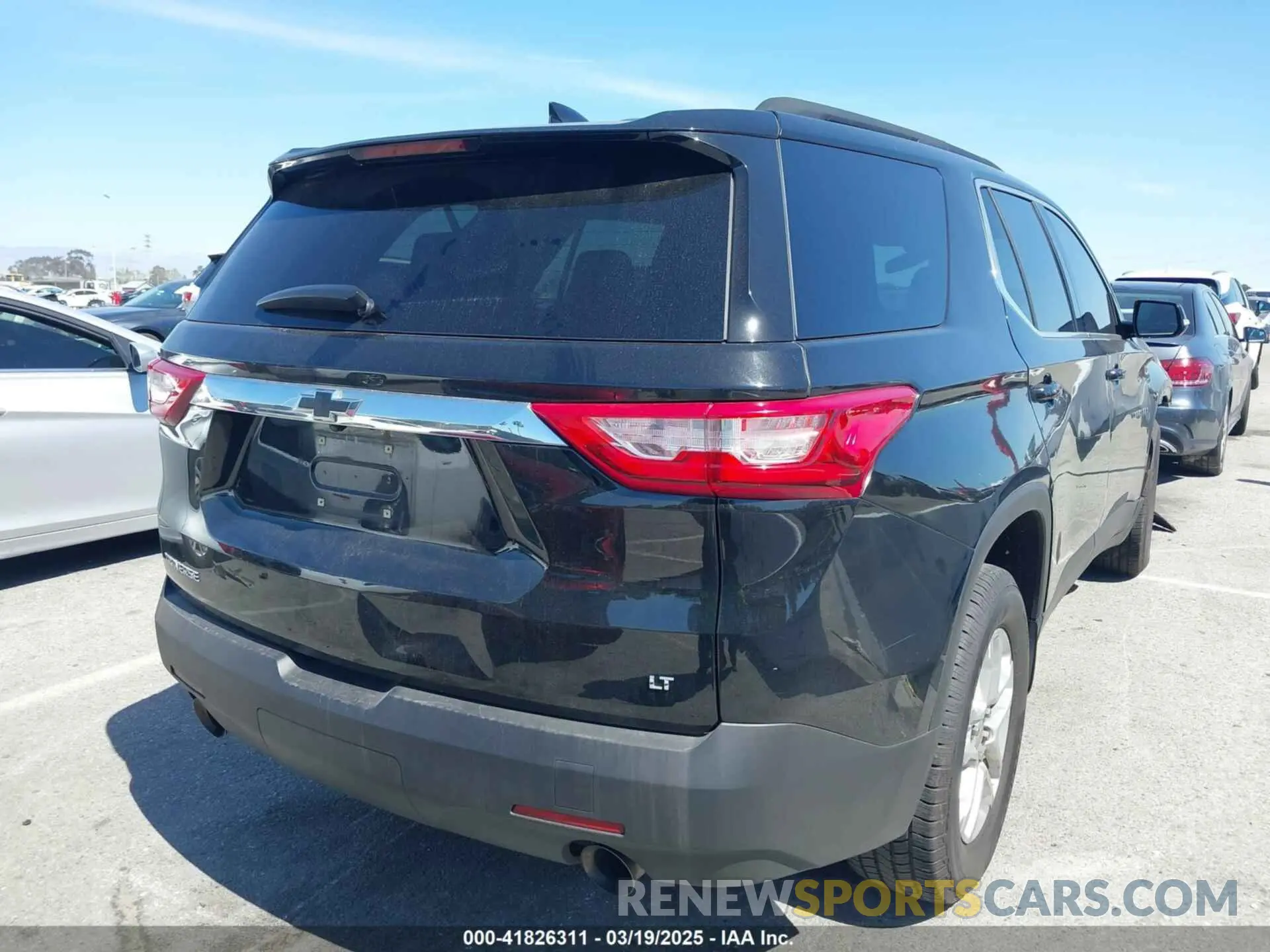 4 Photograph of a damaged car 1GNERGKW9KJ210803 CHEVROLET TRAVERSE 2019