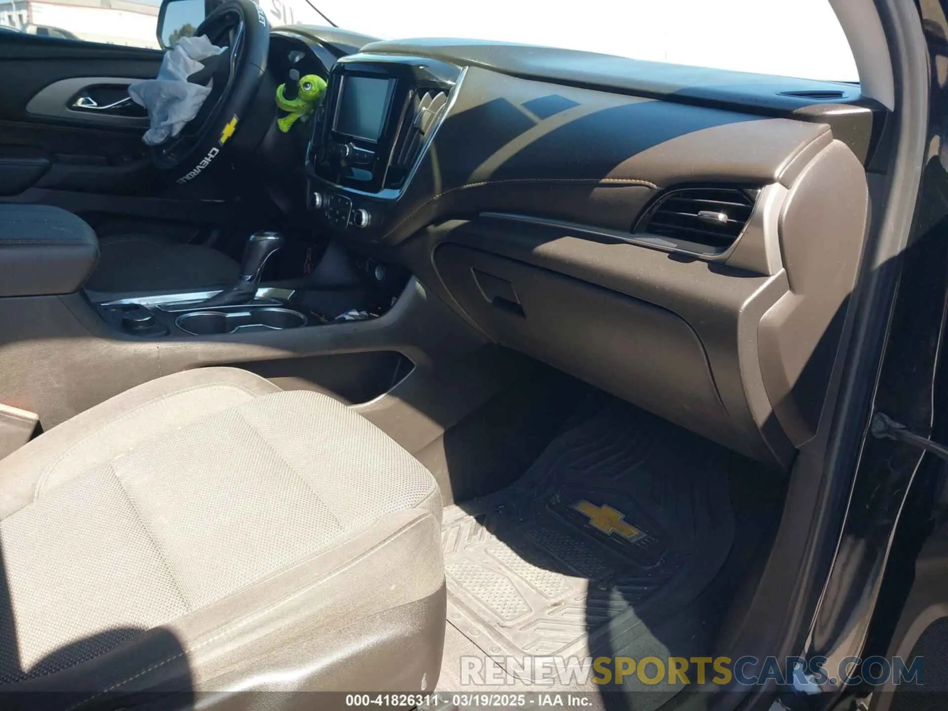 5 Photograph of a damaged car 1GNERGKW9KJ210803 CHEVROLET TRAVERSE 2019