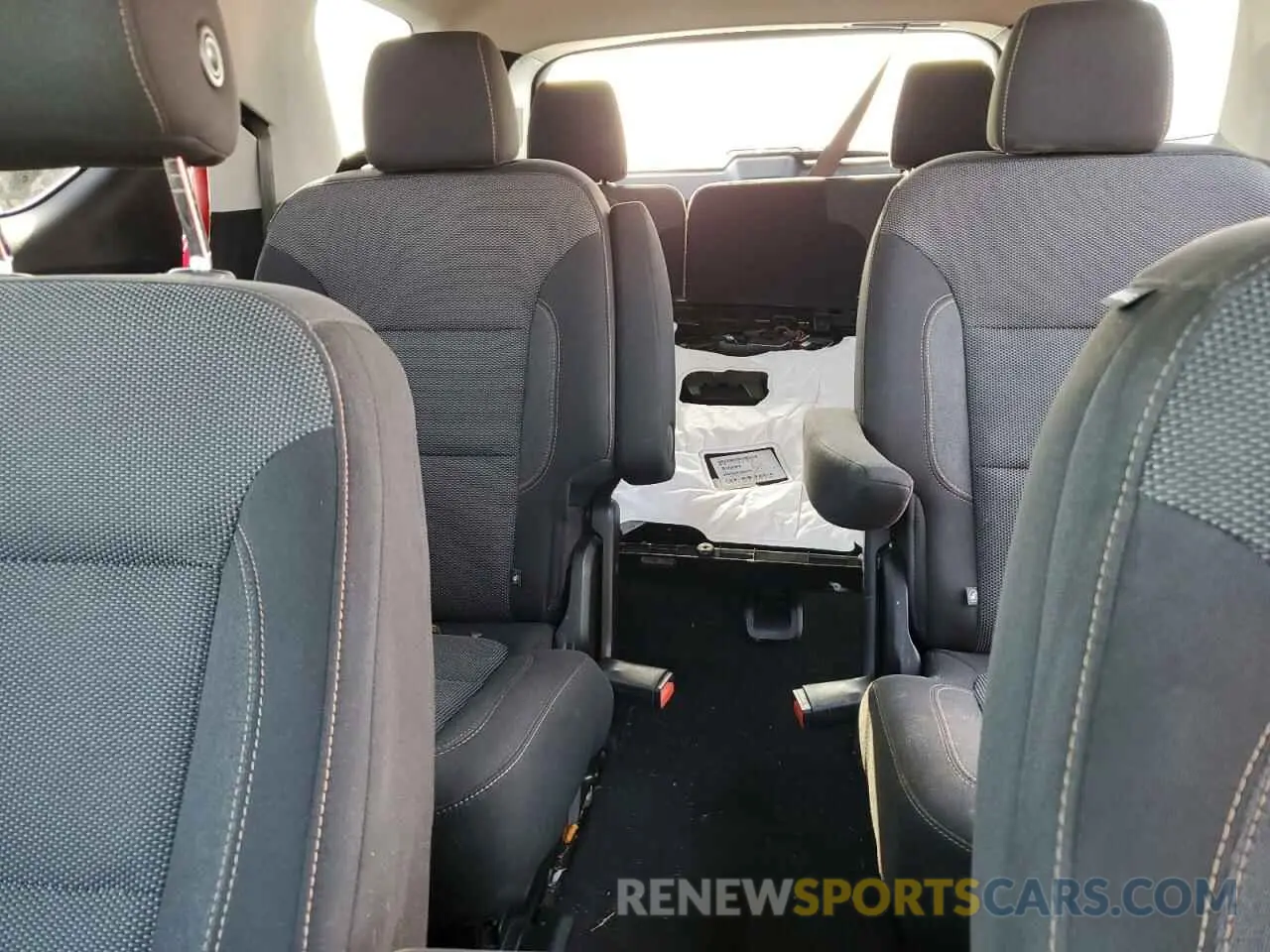 10 Photograph of a damaged car 1GNERGKW9KJ263906 CHEVROLET TRAVERSE 2019