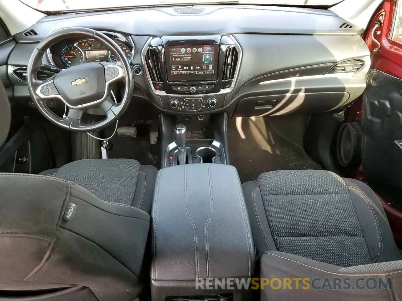 8 Photograph of a damaged car 1GNERGKW9KJ263906 CHEVROLET TRAVERSE 2019