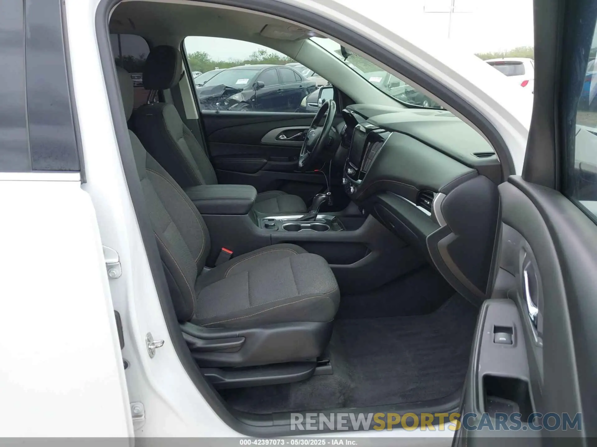 5 Photograph of a damaged car 1GNERGKW9KJ296145 CHEVROLET TRAVERSE 2019