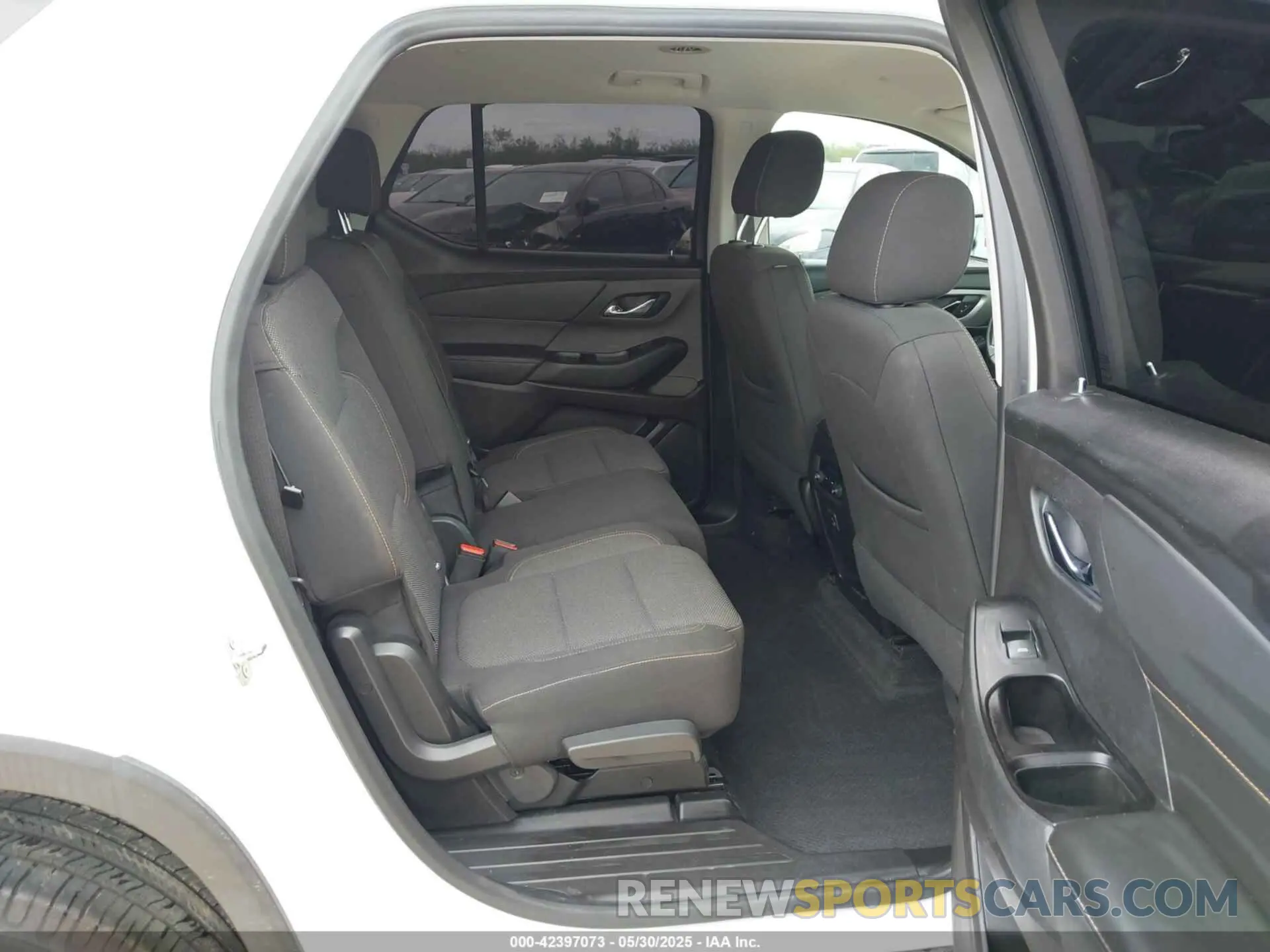 8 Photograph of a damaged car 1GNERGKW9KJ296145 CHEVROLET TRAVERSE 2019
