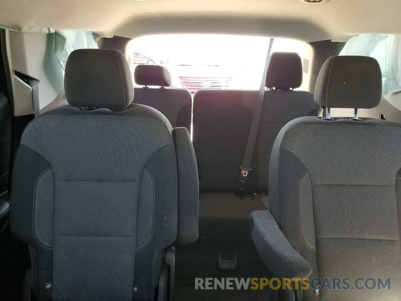 10 Photograph of a damaged car 1GNERGKWXKJ199469 CHEVROLET TRAVERSE 2019