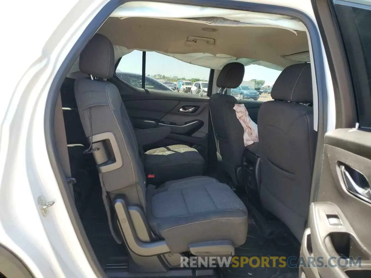 11 Photograph of a damaged car 1GNERGKWXKJ199469 CHEVROLET TRAVERSE 2019