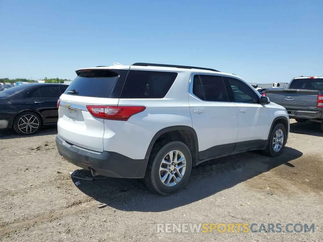 3 Photograph of a damaged car 1GNERGKWXKJ199469 CHEVROLET TRAVERSE 2019