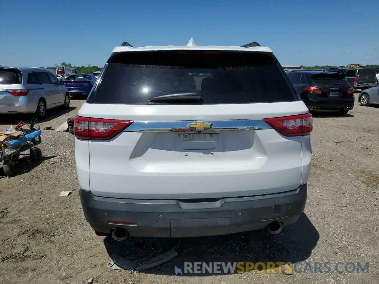 6 Photograph of a damaged car 1GNERGKWXKJ199469 CHEVROLET TRAVERSE 2019