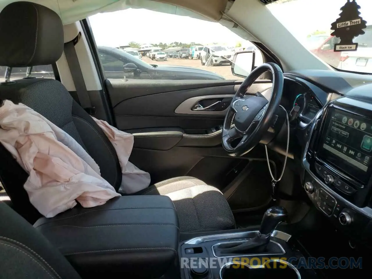 7 Photograph of a damaged car 1GNERGKWXKJ199469 CHEVROLET TRAVERSE 2019