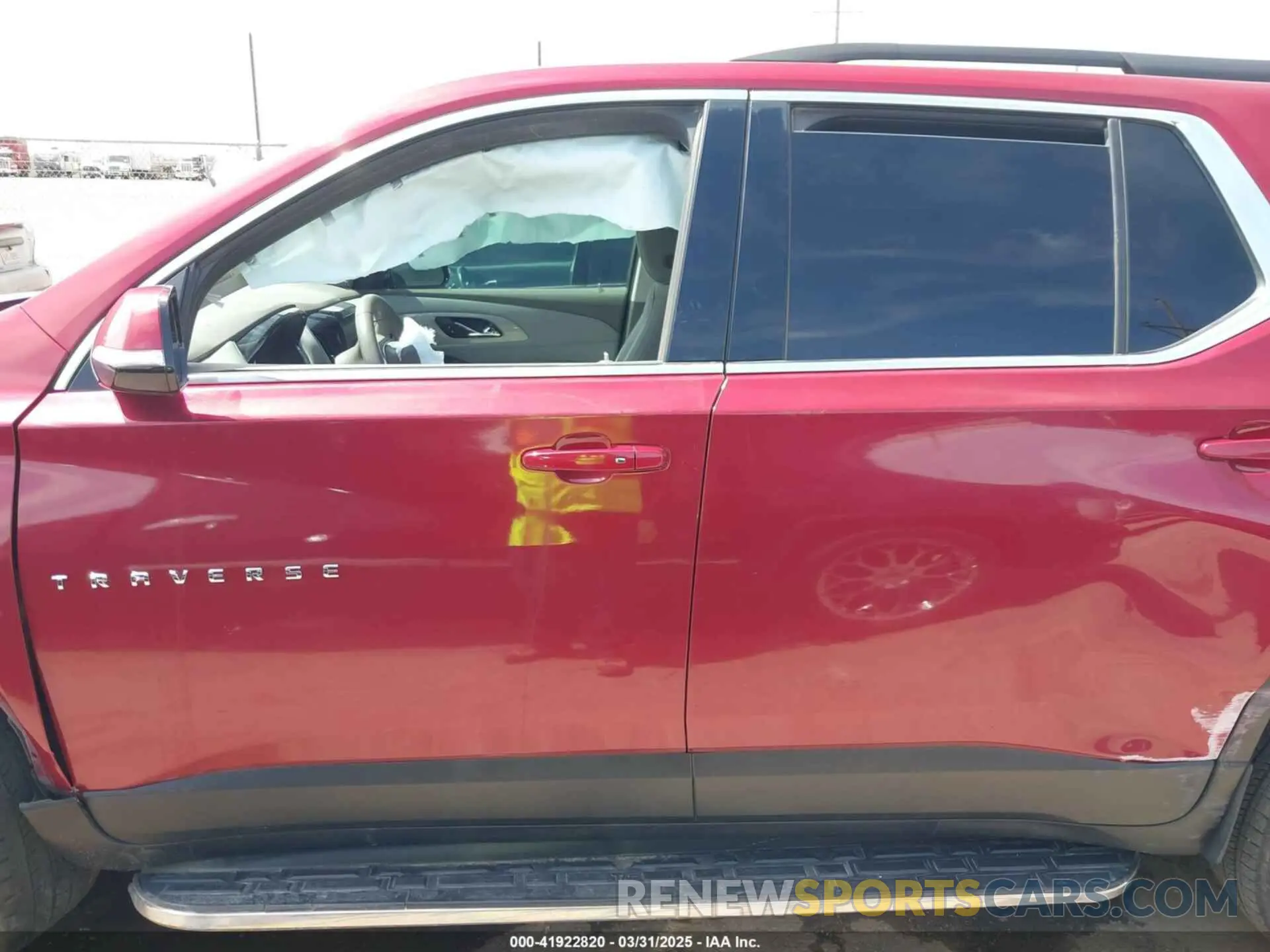 13 Photograph of a damaged car 1GNERGKWXKJ256379 CHEVROLET TRAVERSE 2019