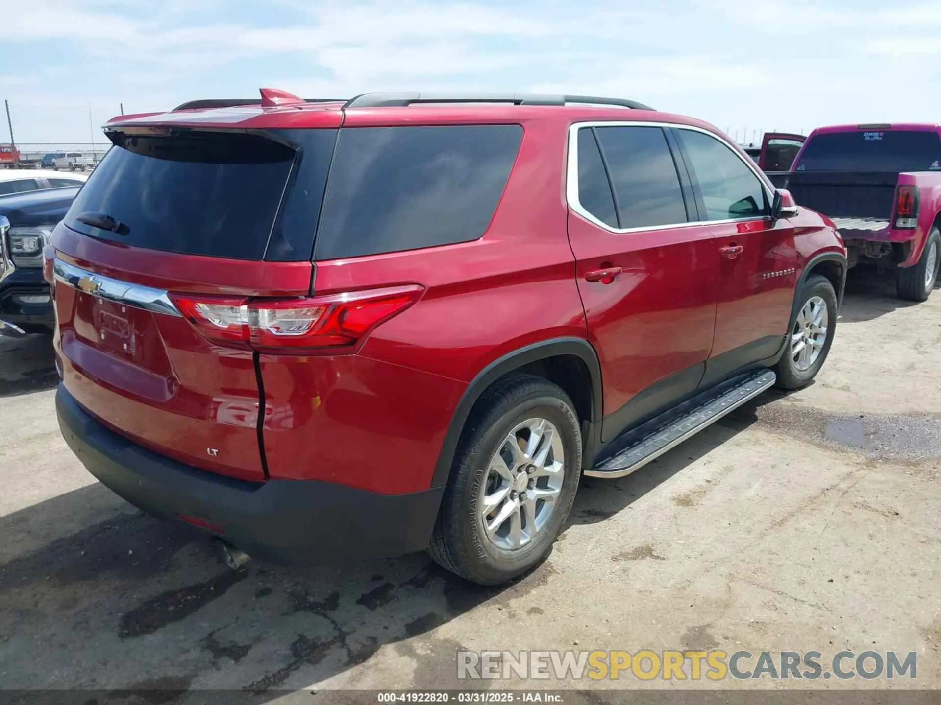 4 Photograph of a damaged car 1GNERGKWXKJ256379 CHEVROLET TRAVERSE 2019